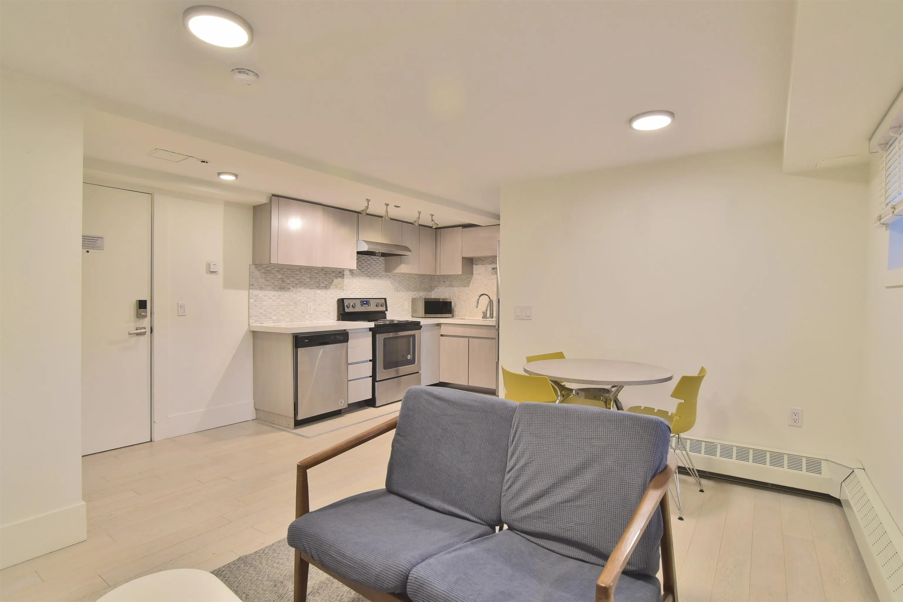 1425 Haro Street #002