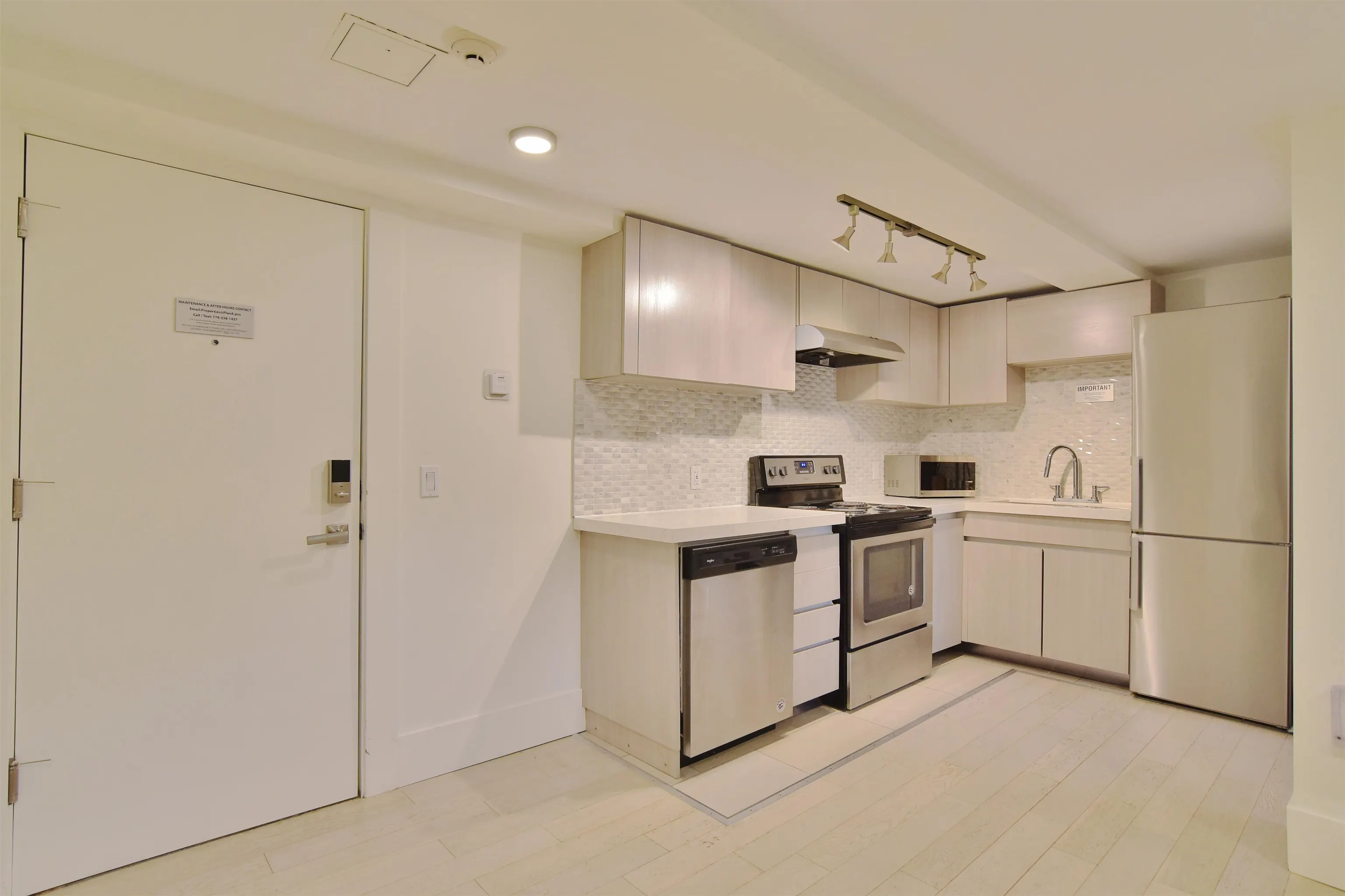 1425 Haro Street #002