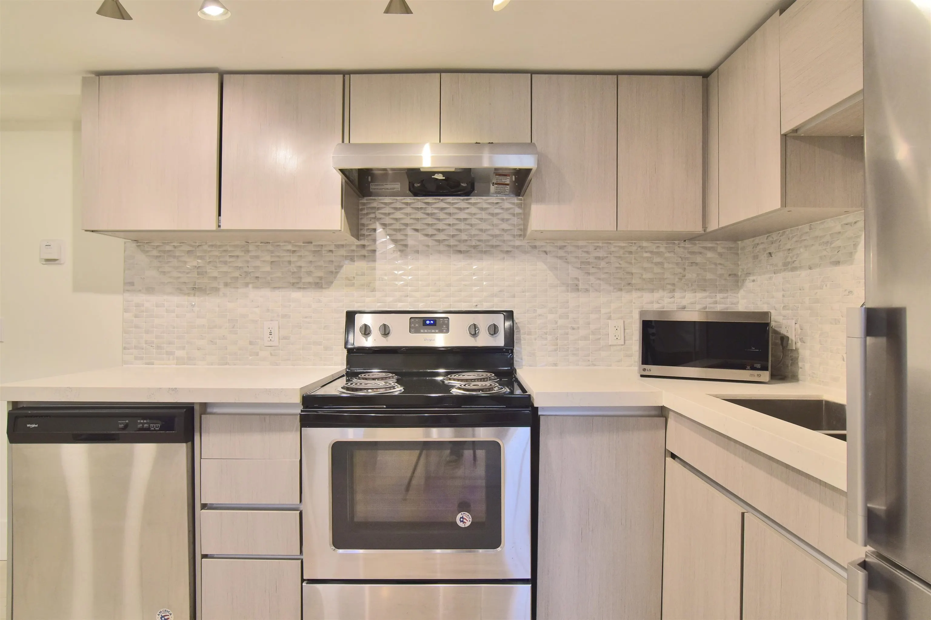 1425 Haro Street #002