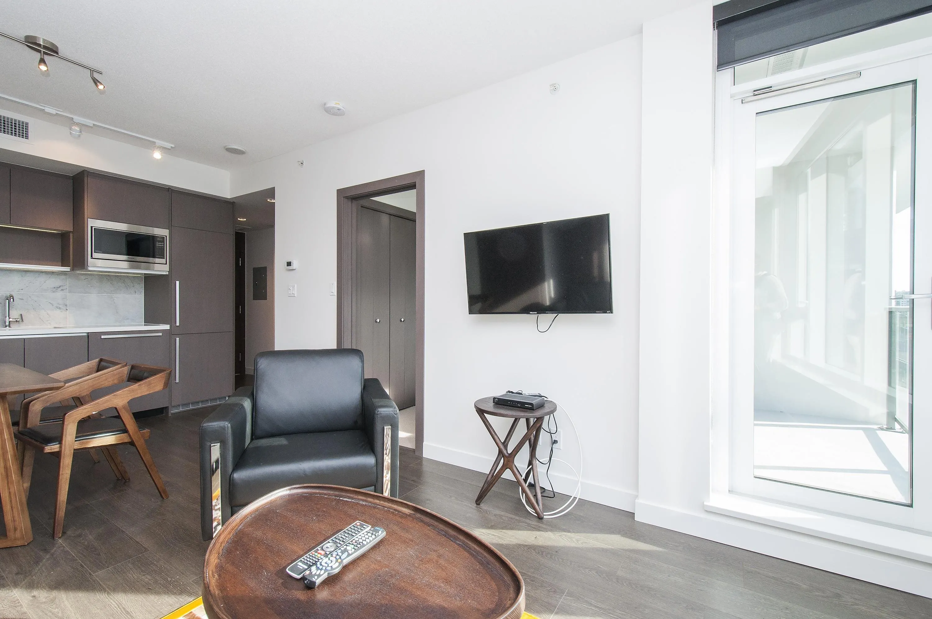 68 Smithe Street #1027