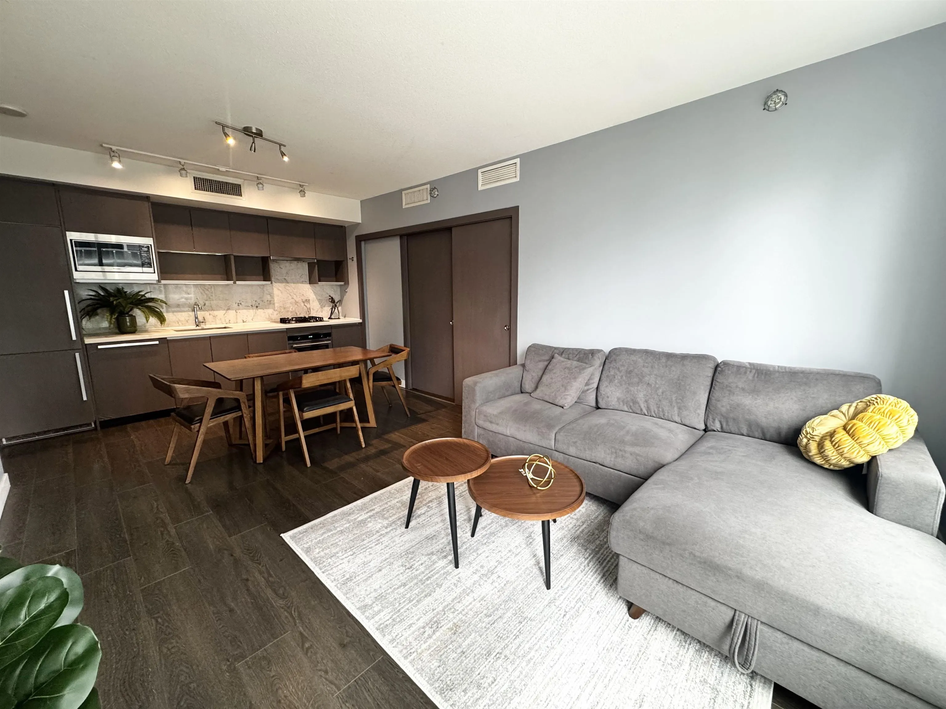 68 Smithe Street #517
