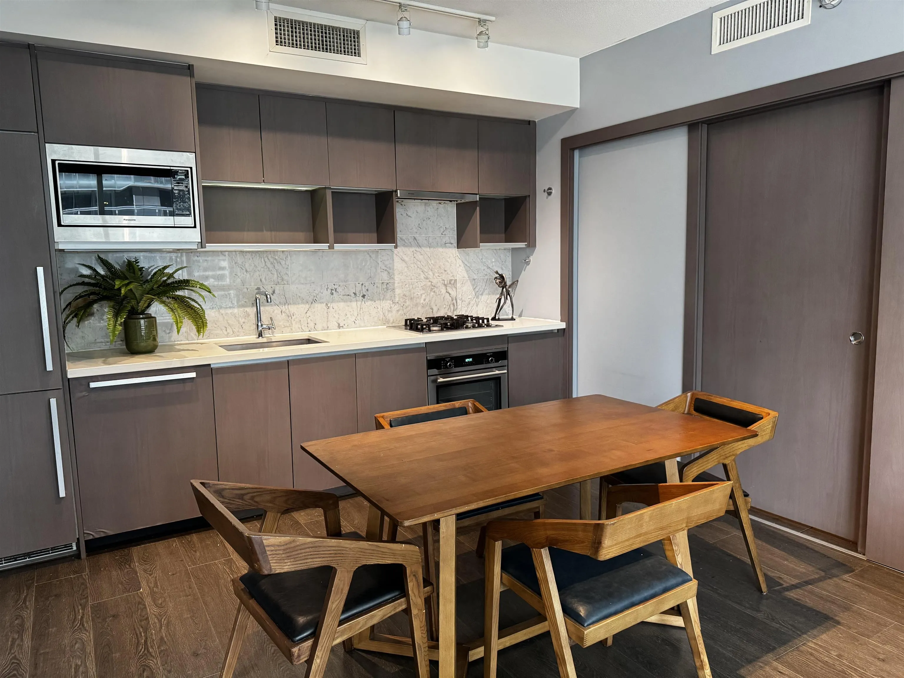 68 Smithe Street #517