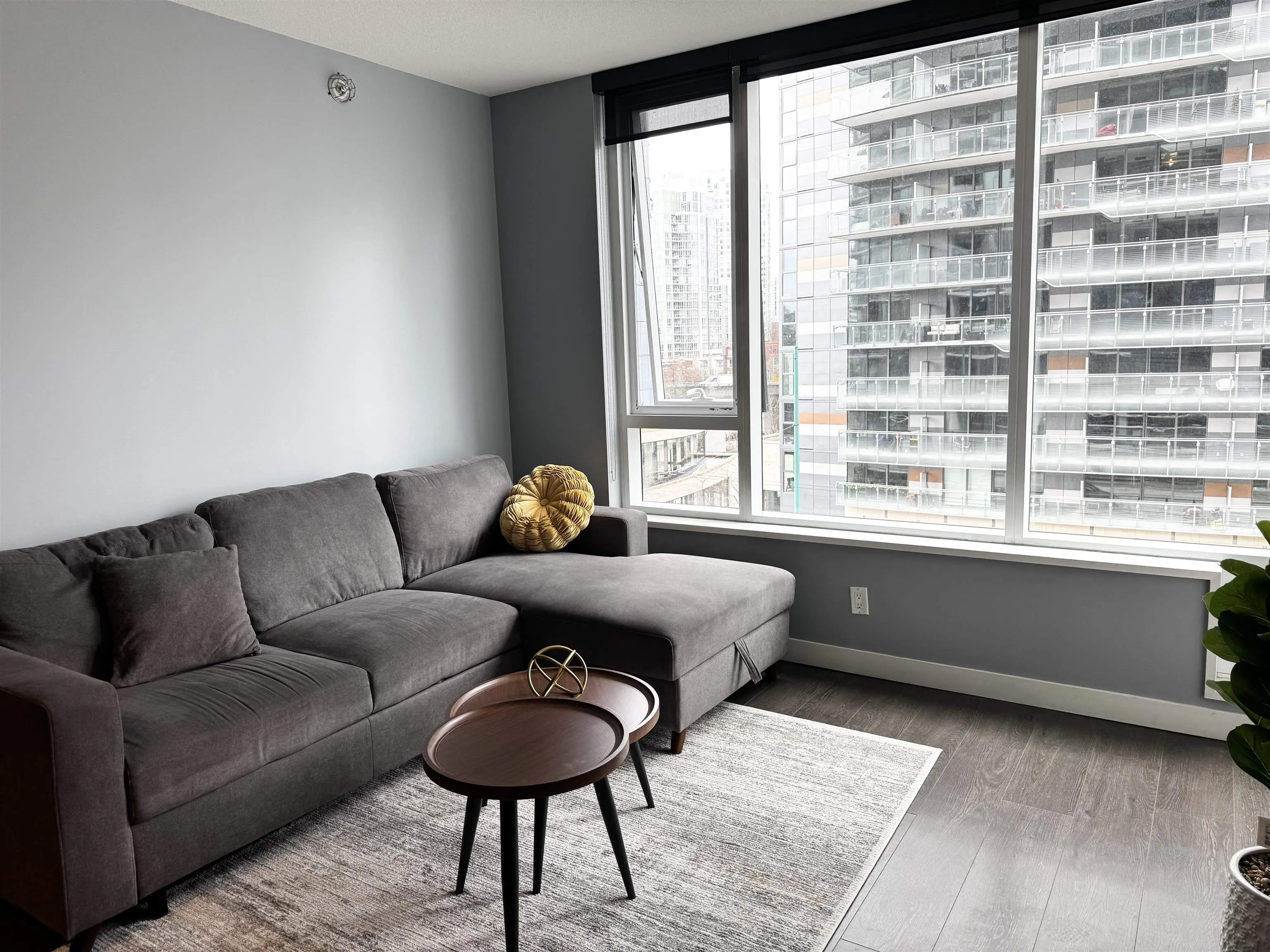 68 Smithe Street #517