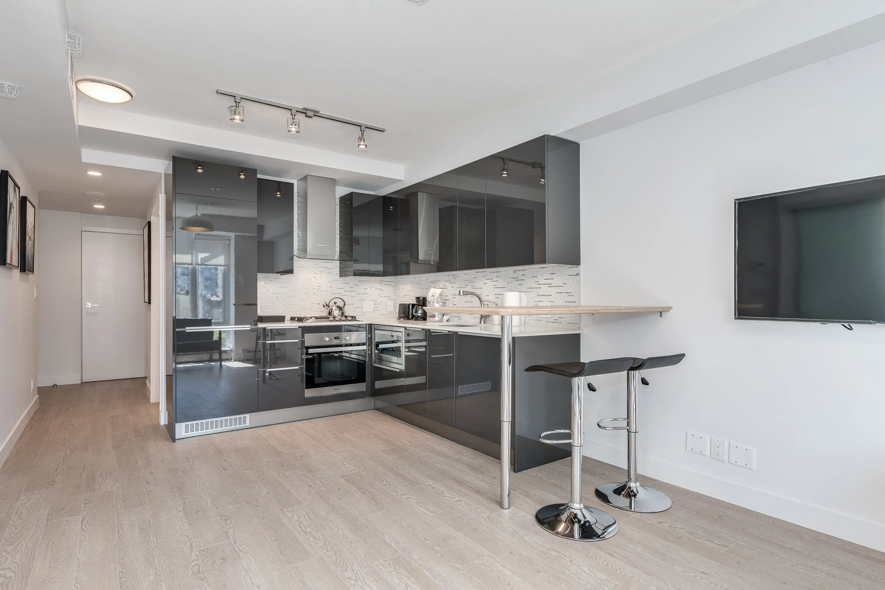 1283 Howe Street #605