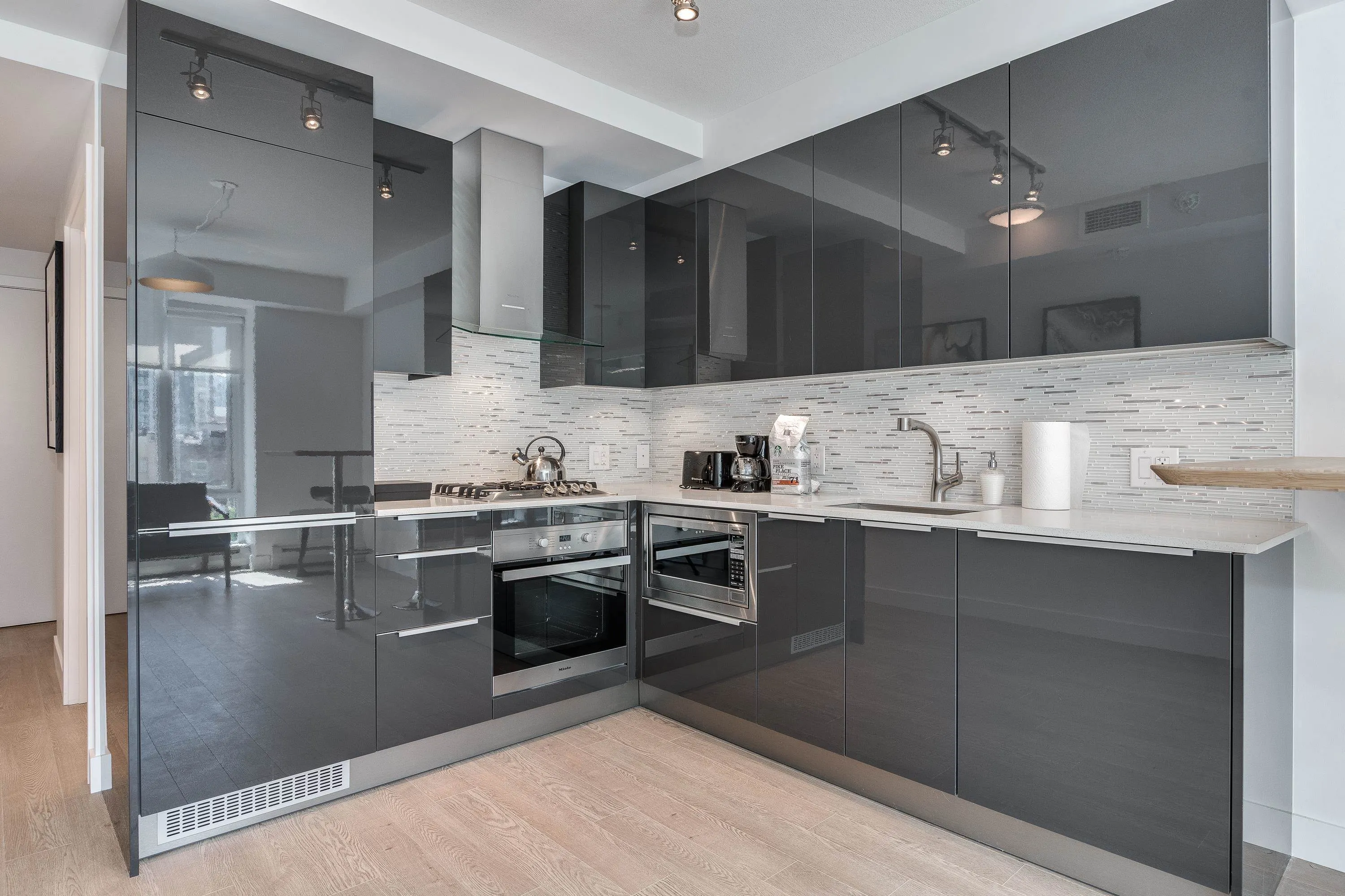 1283 Howe Street #605