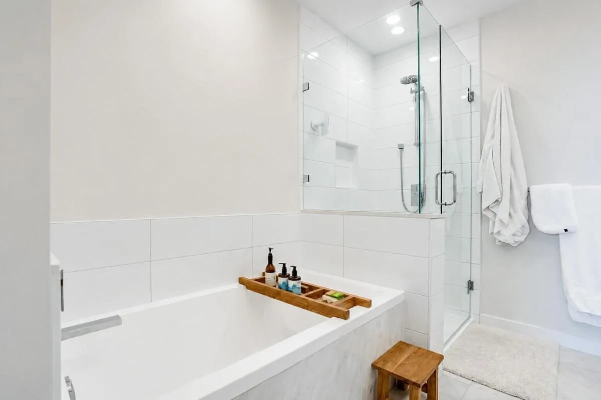 4168 Lougheed Highway #705