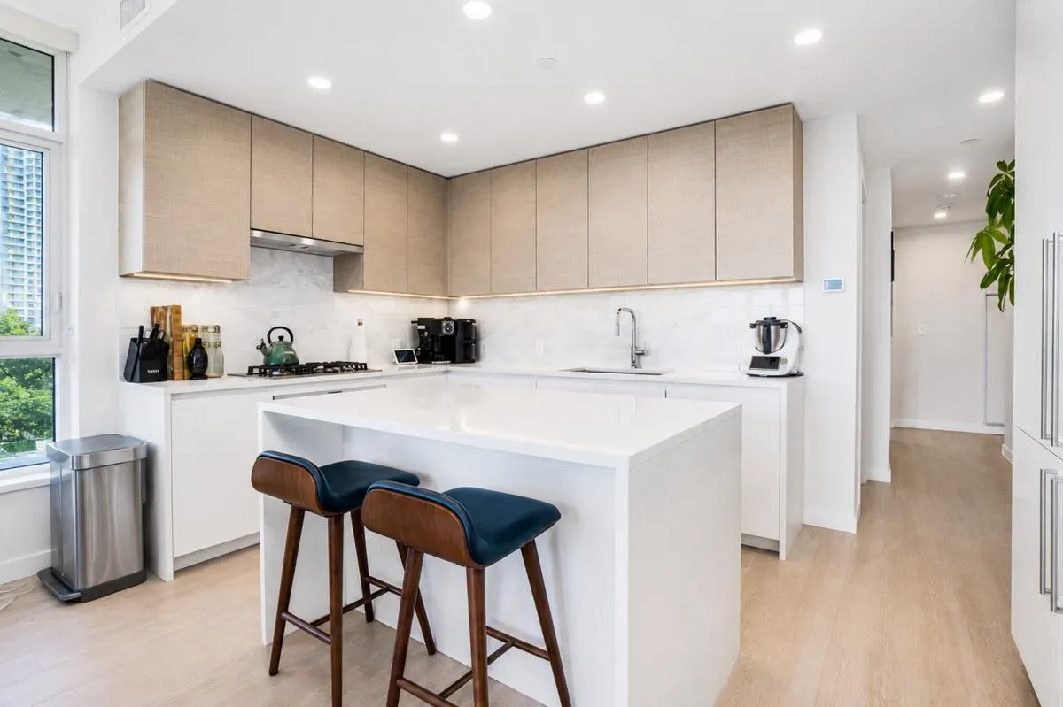 4168 Lougheed Highway #705