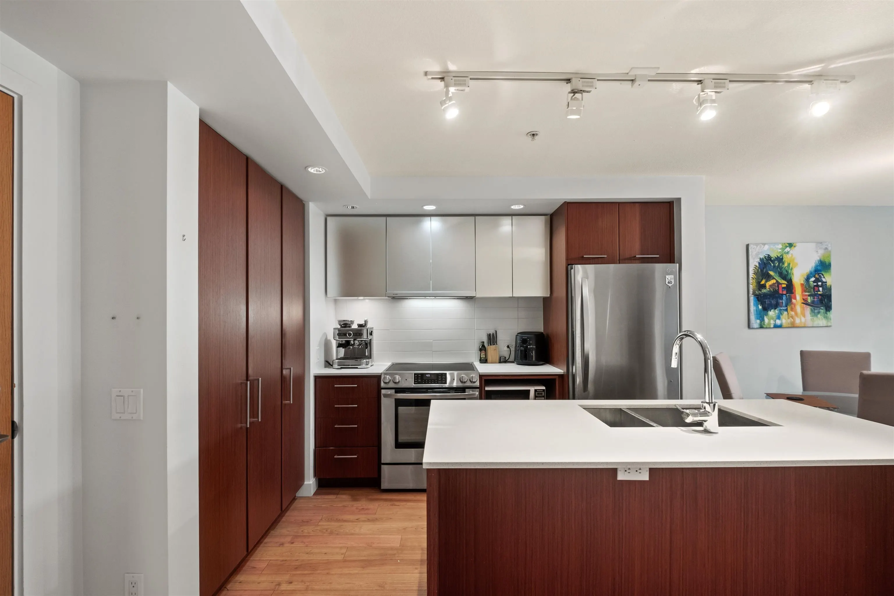 221 E 3rd Street #414