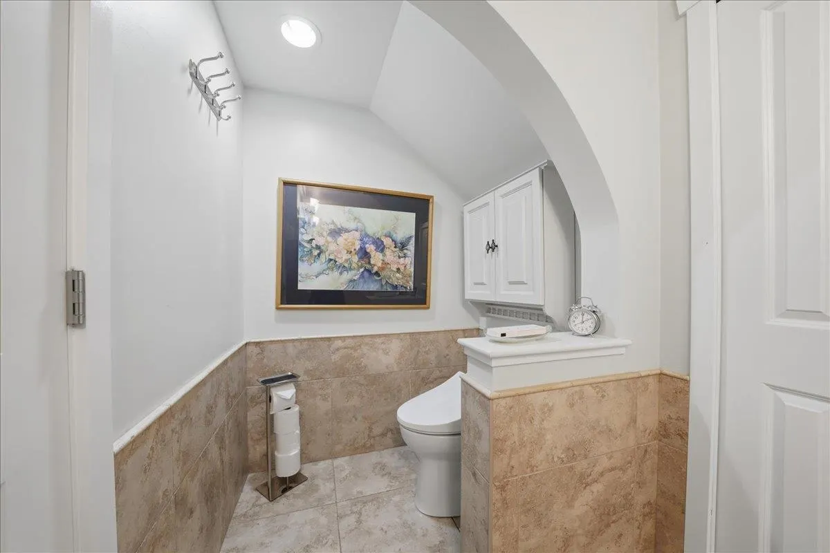 5900 Ferry Road #106