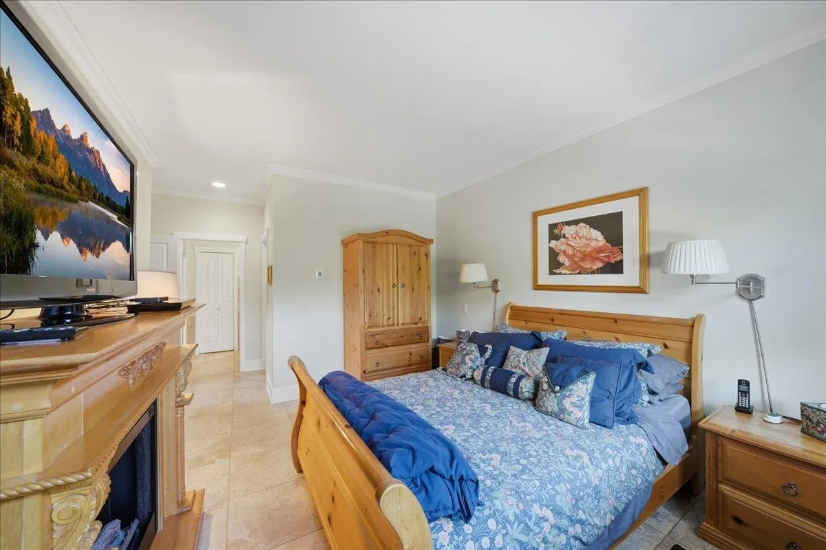 5900 Ferry Road #106