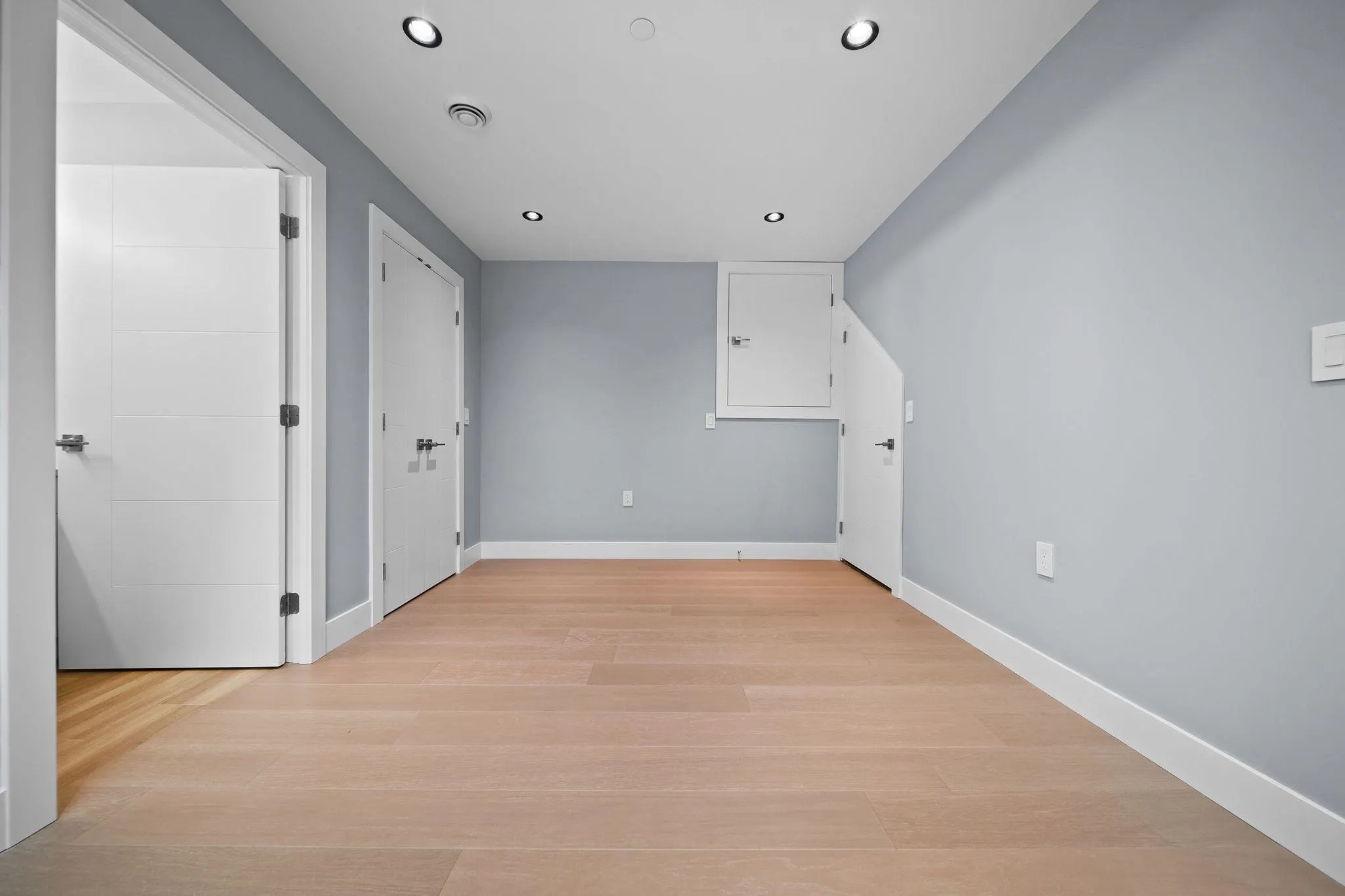 2557 W King Edward Street #1