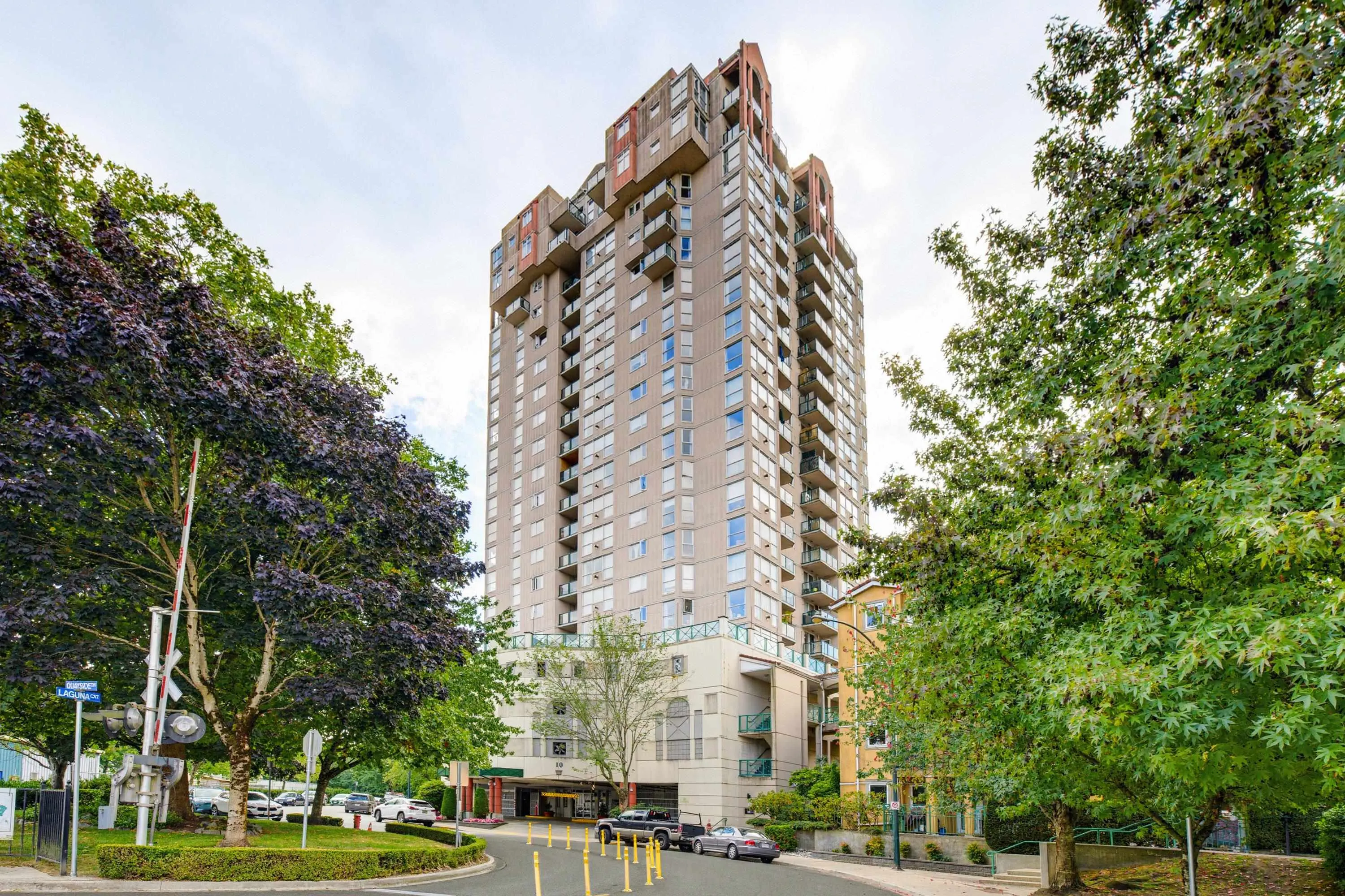 10 Laguna Court #2102