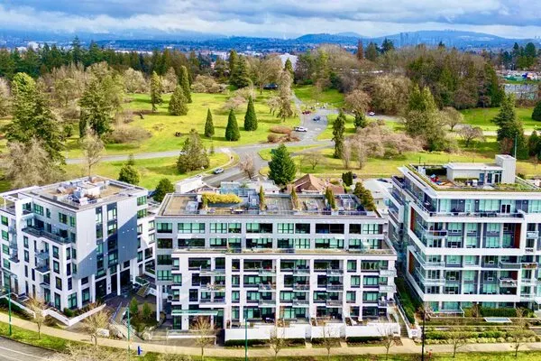 4932 Cambie Street #302