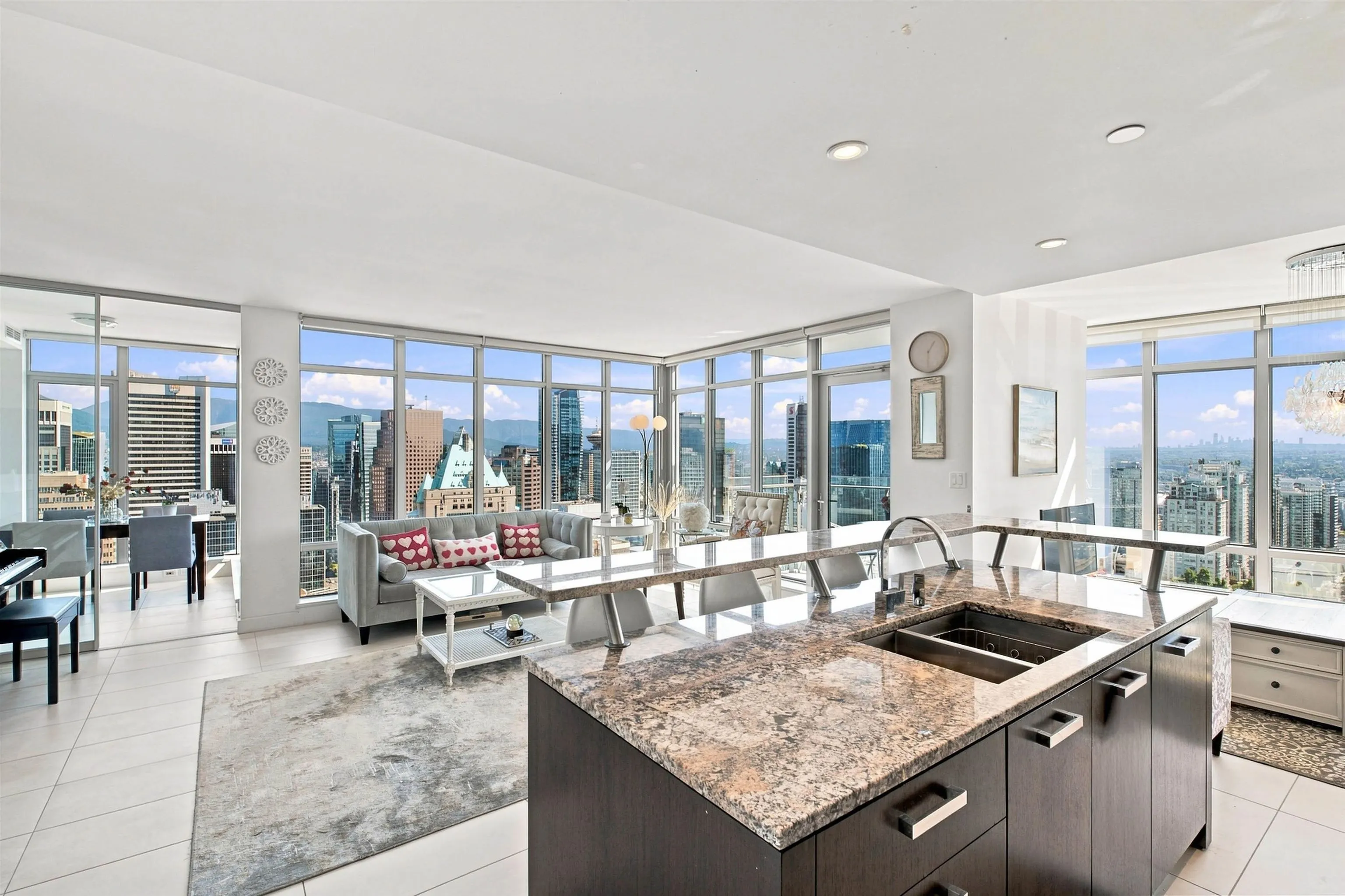 1028 Barclay Street #3407