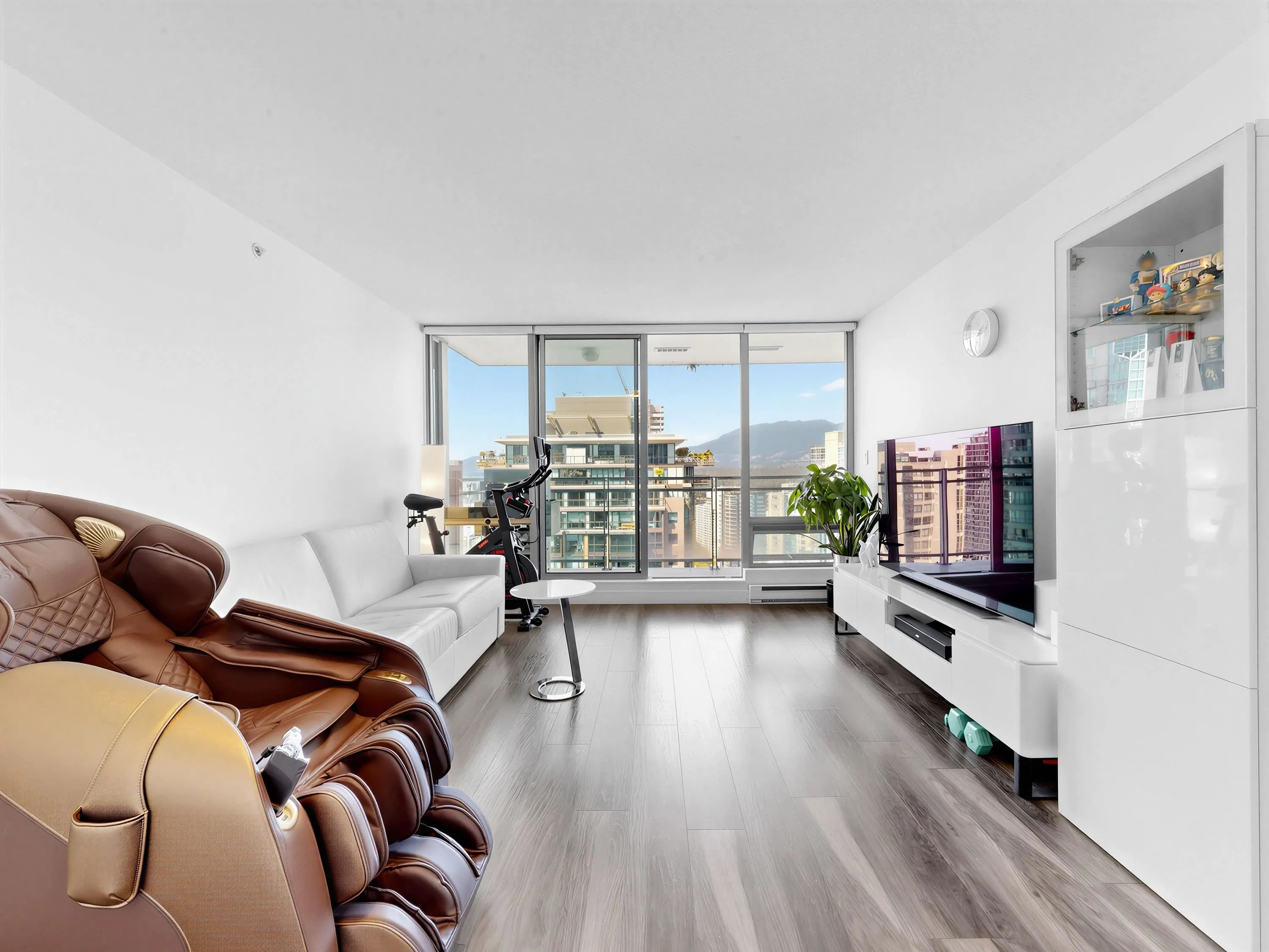 1288 W Georgia Street #2902