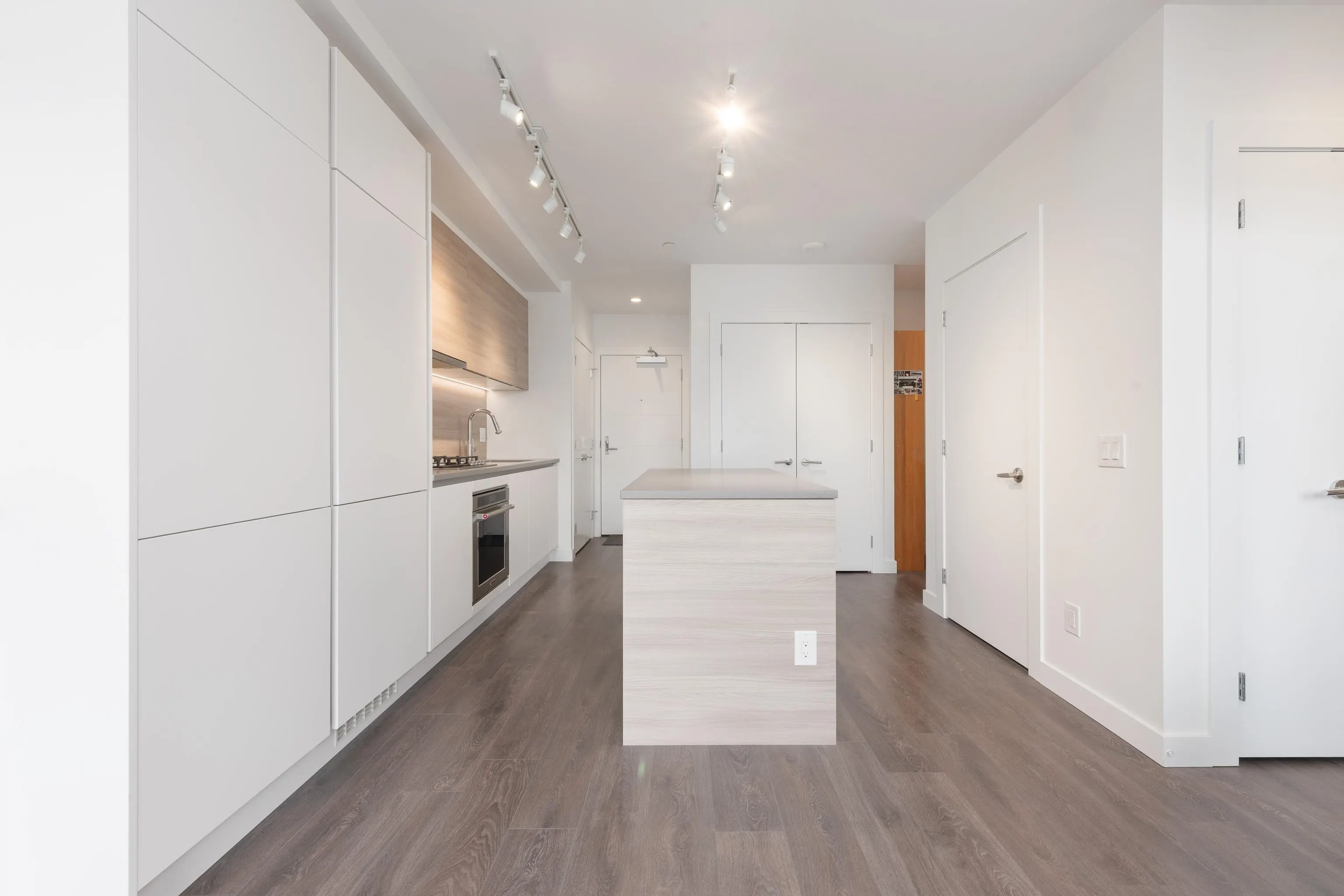 657 Whiting Way #3601