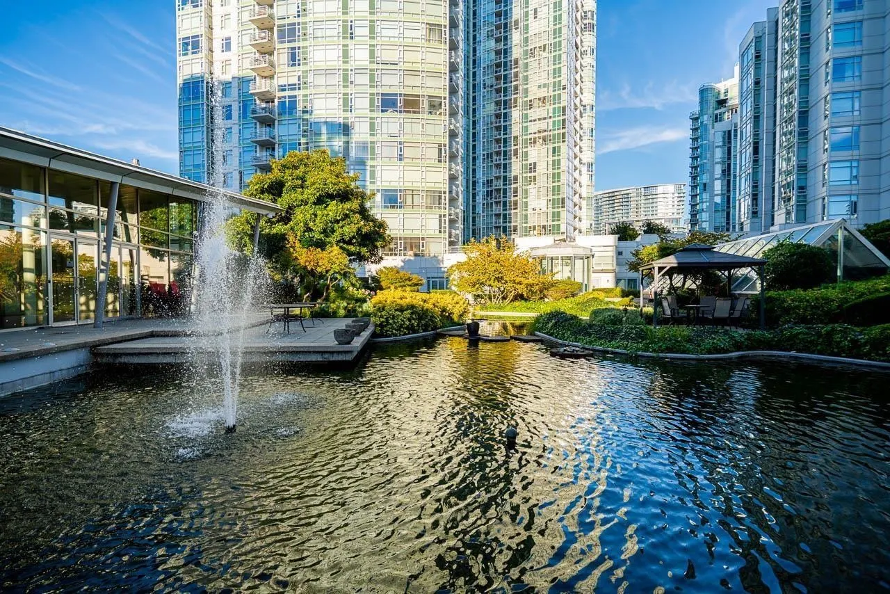 189 Davie Street #906