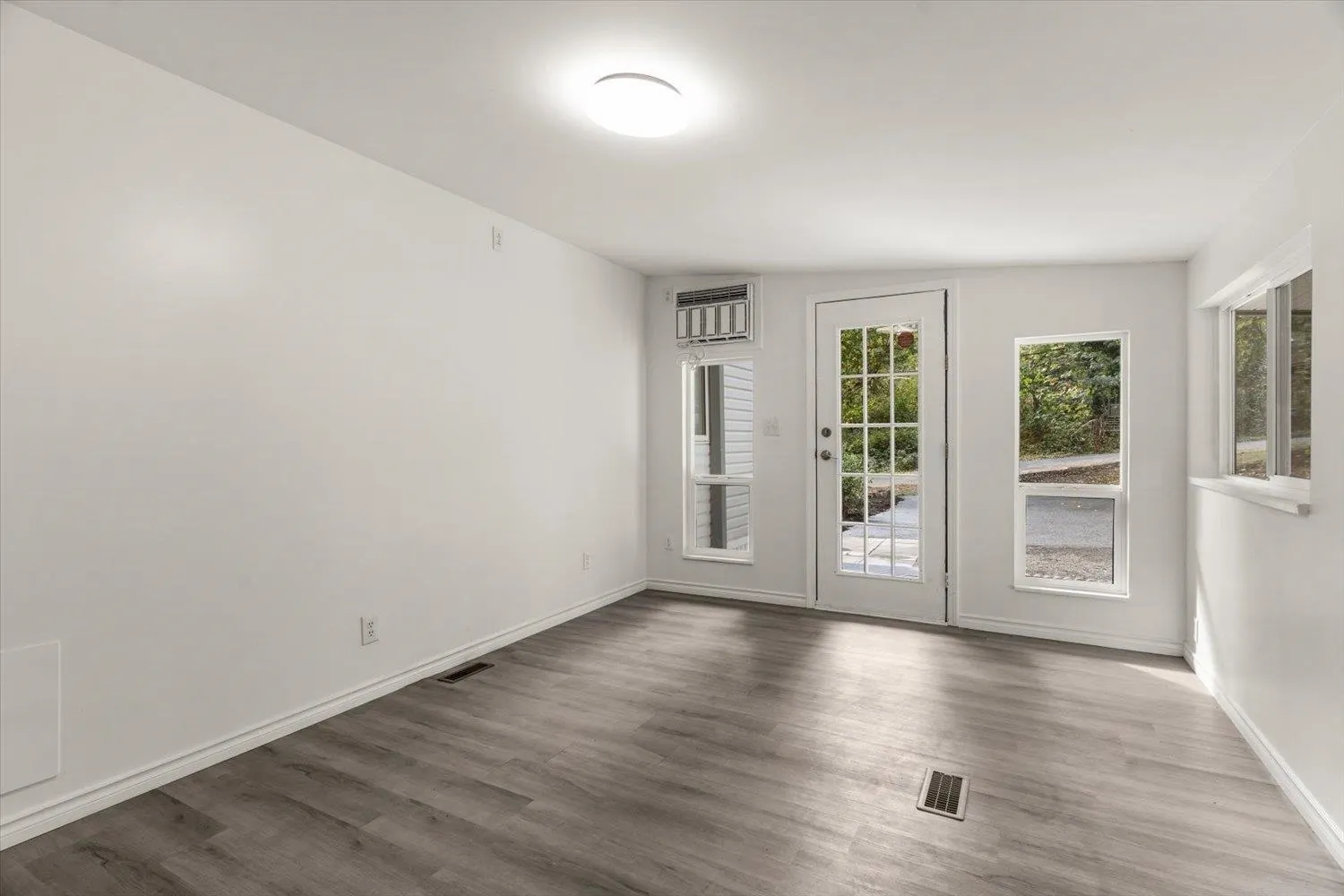 43201 Lougheed Highway #106