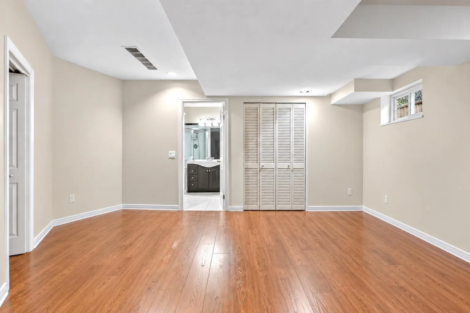 1599 Plateau Crescent