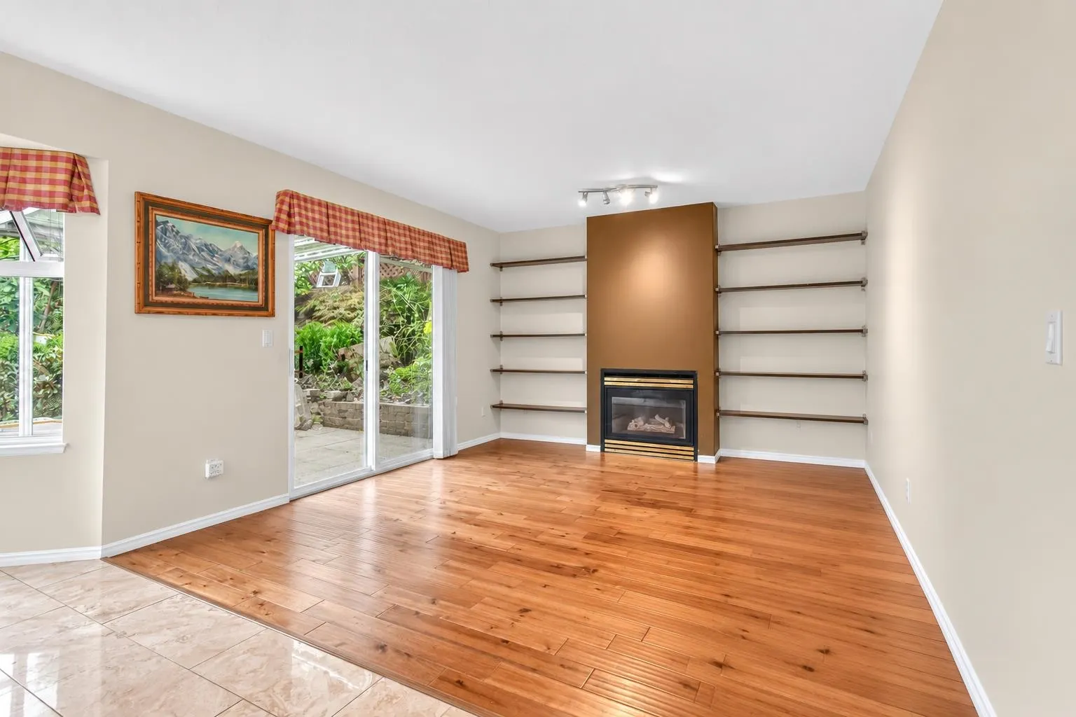 1599 Plateau Crescent