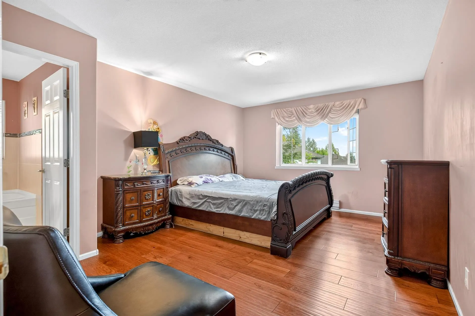 1599 Plateau Crescent