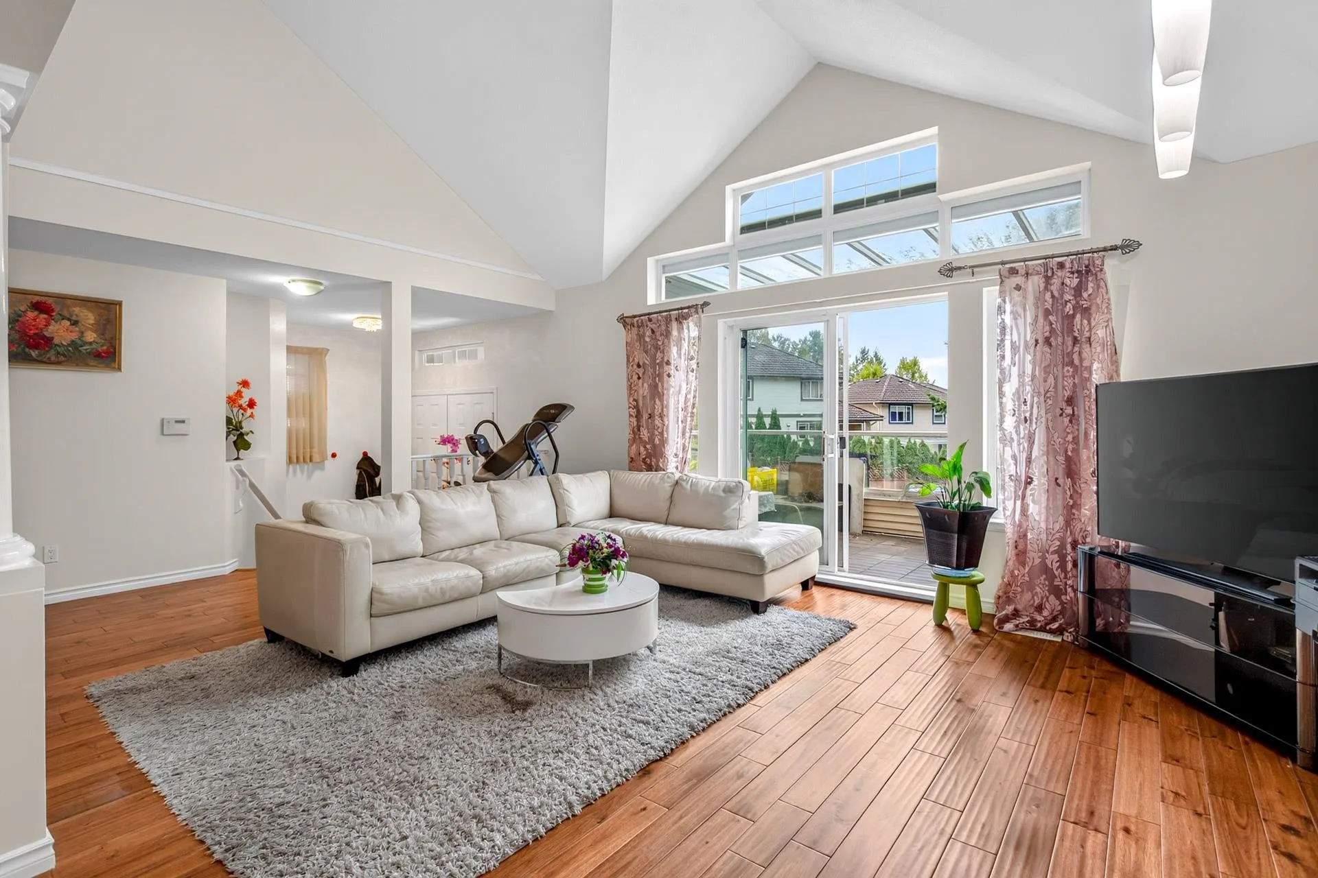 1599 Plateau Crescent