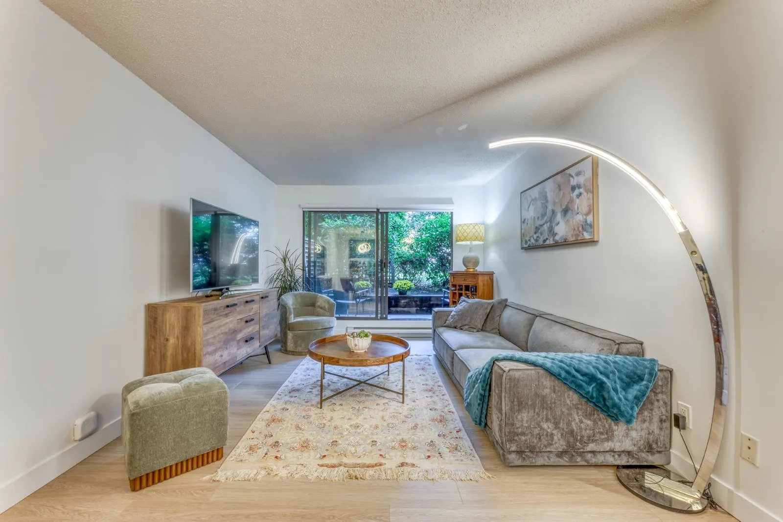 251 W 4th Street #101