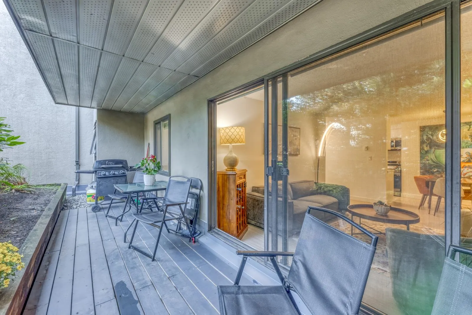 251 W 4th Street #101