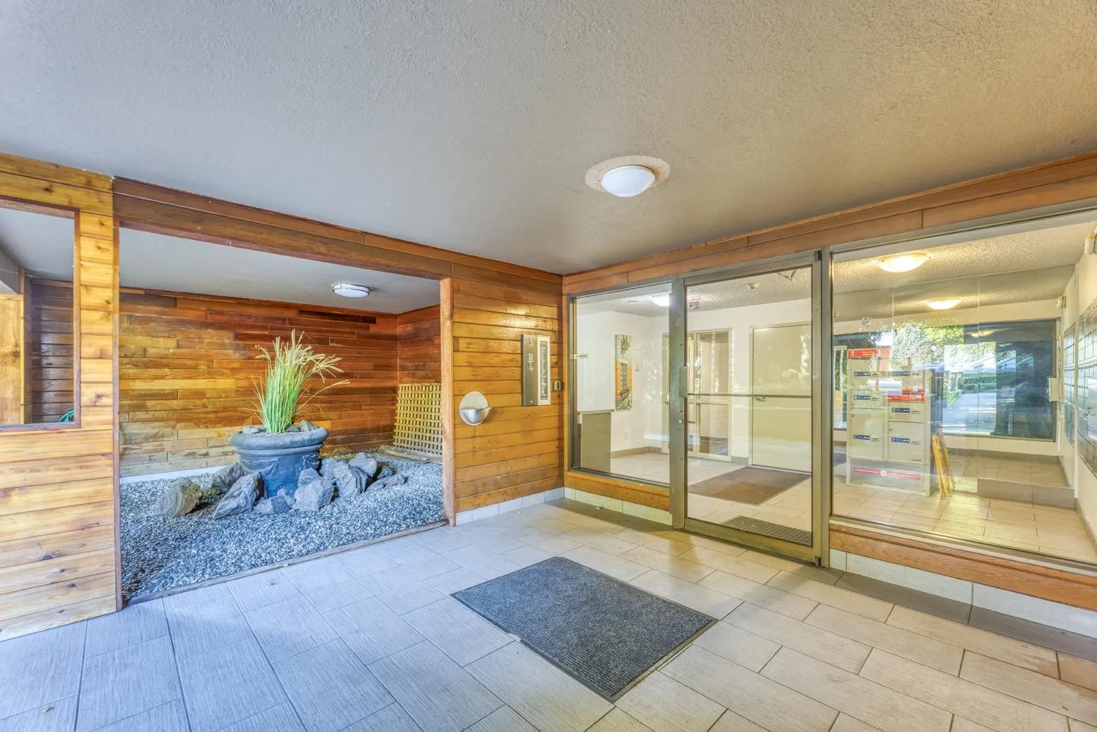 251 W 4th Street #101