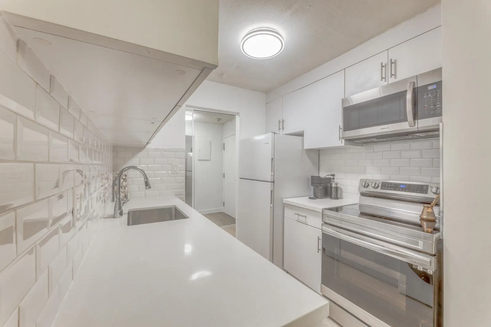 251 W 4th Street #101