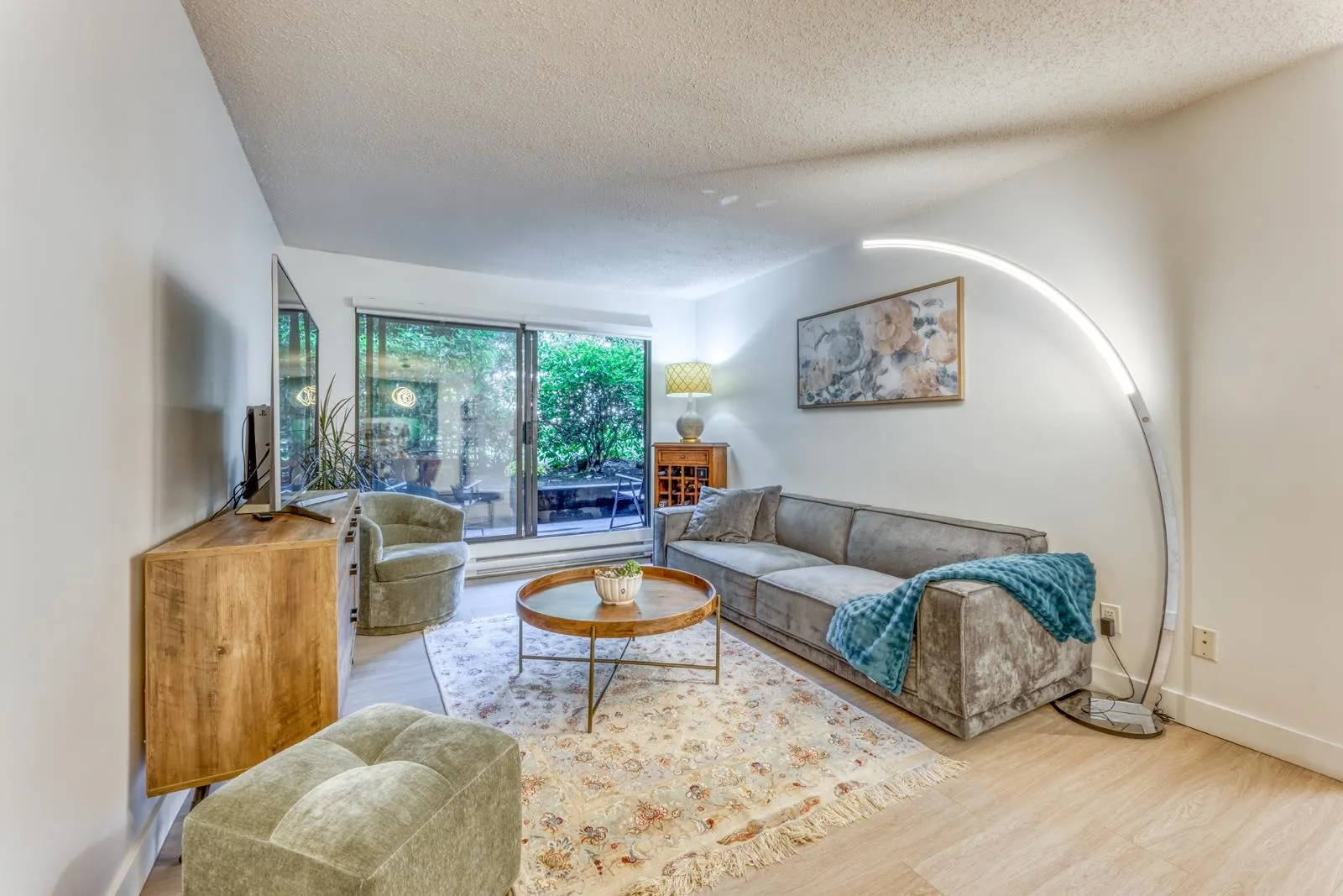 251 W 4th Street #101