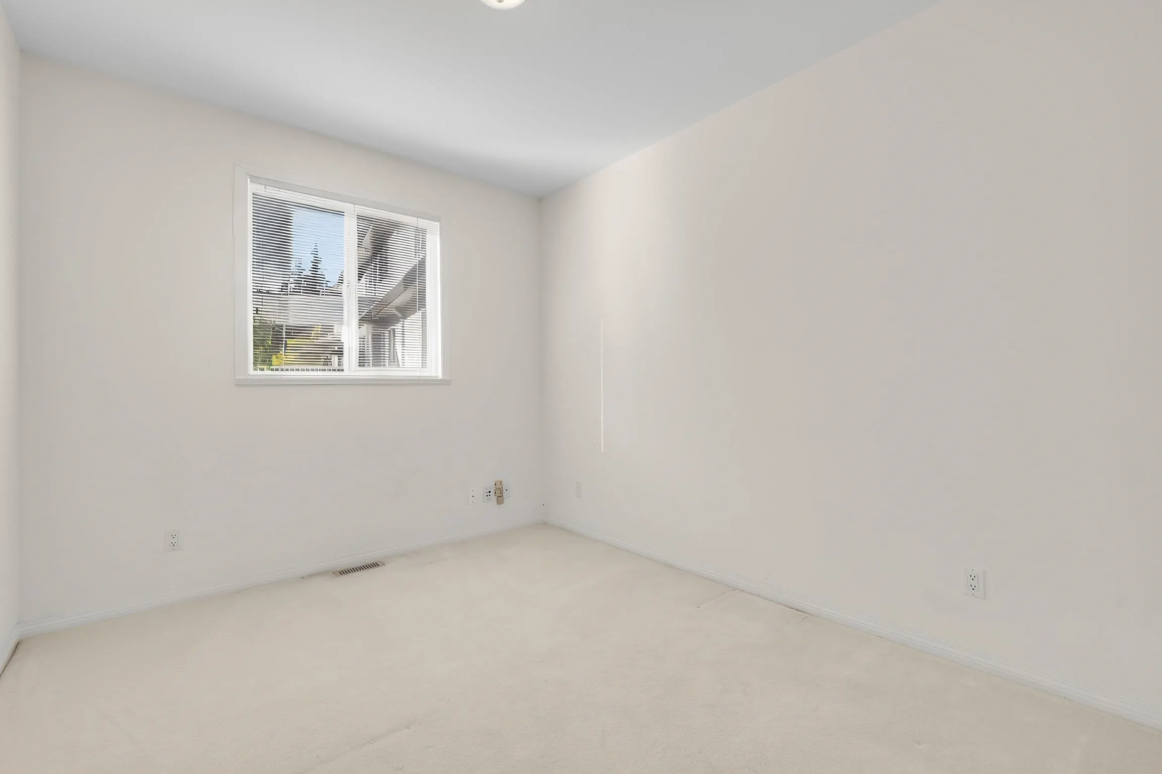 11036 163a Street