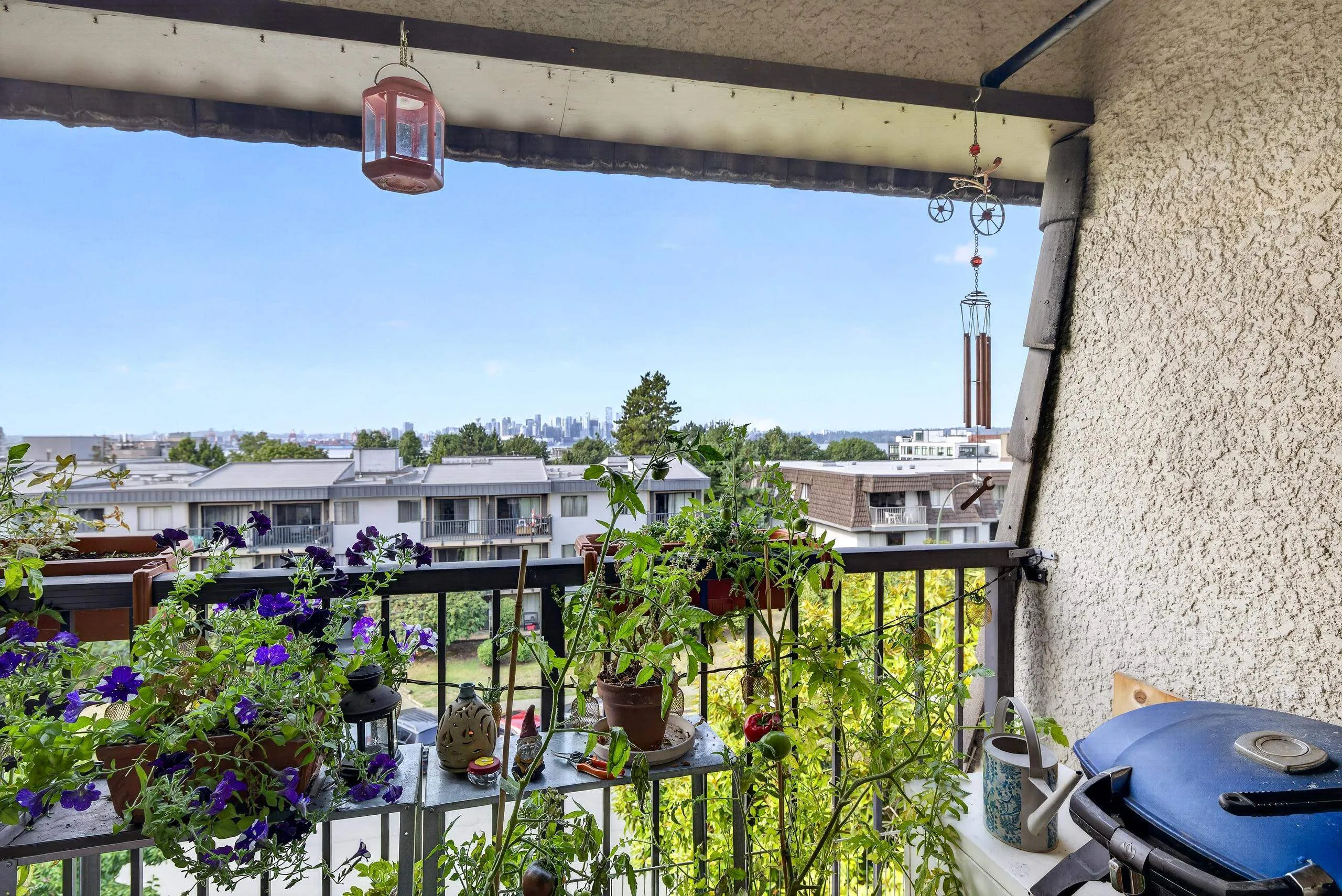 252 W 2nd Street #307