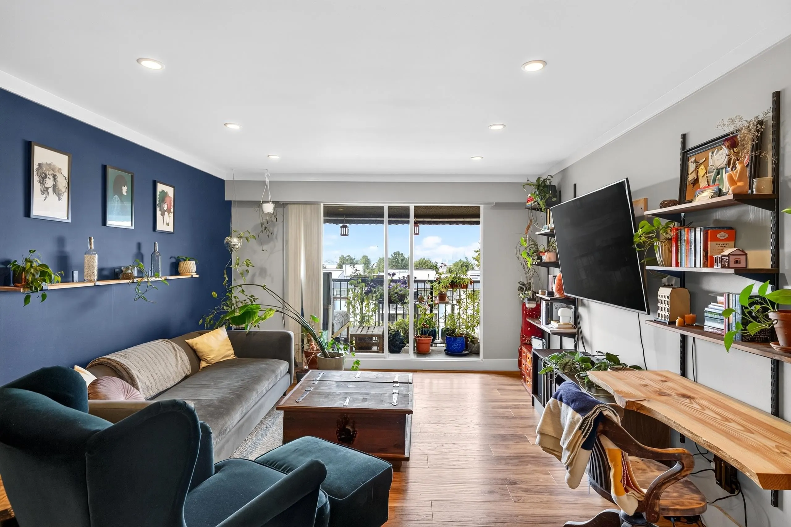 252 W 2nd Street #307