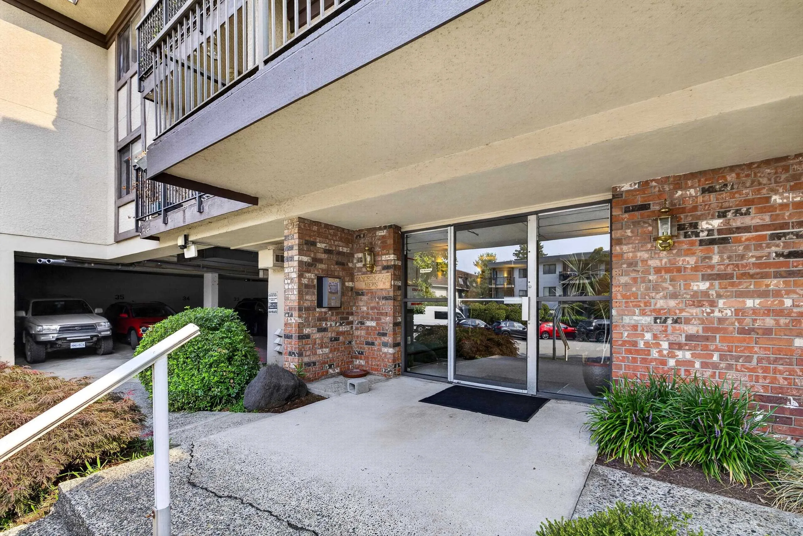 252 W 2nd Street #307