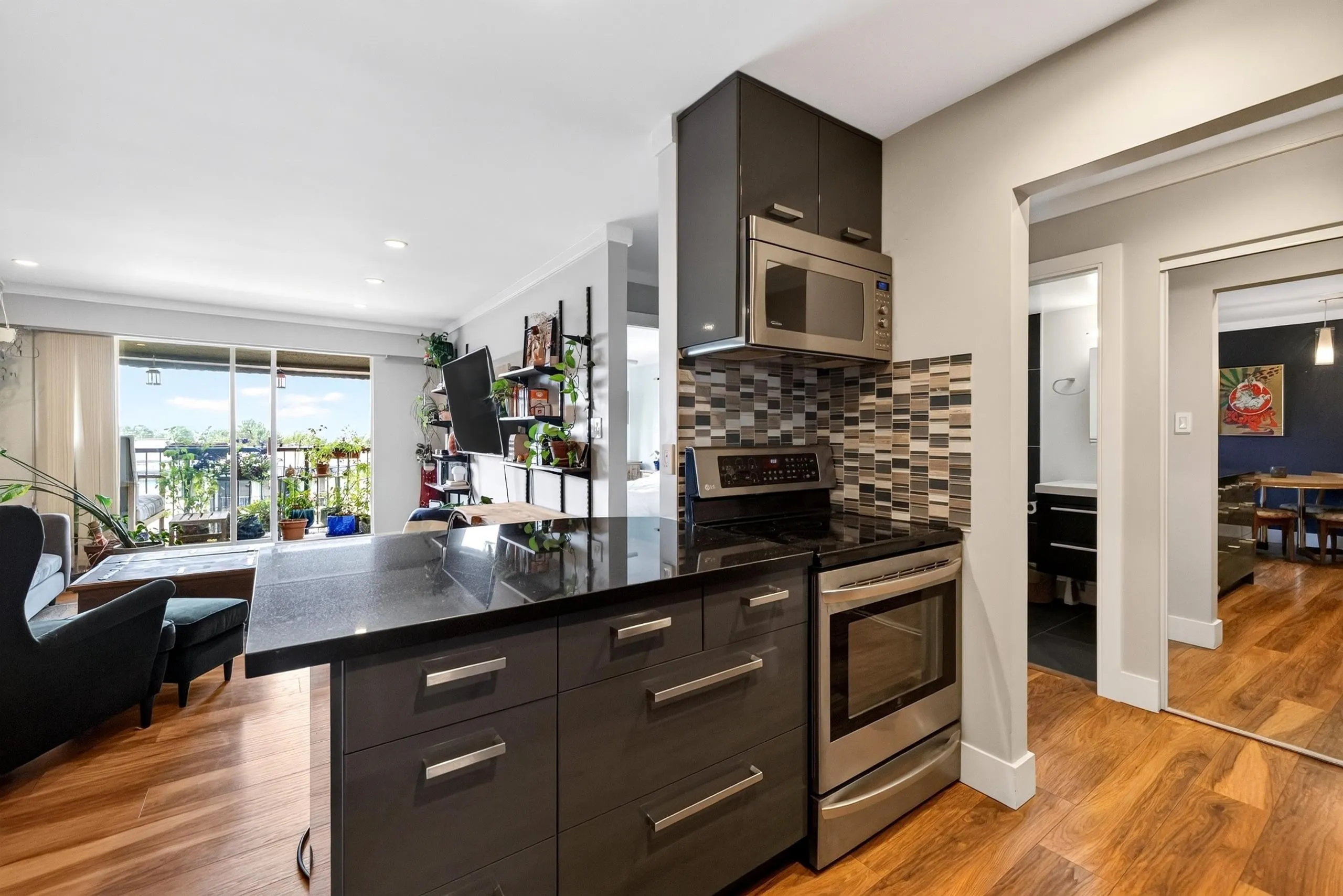 252 W 2nd Street #307