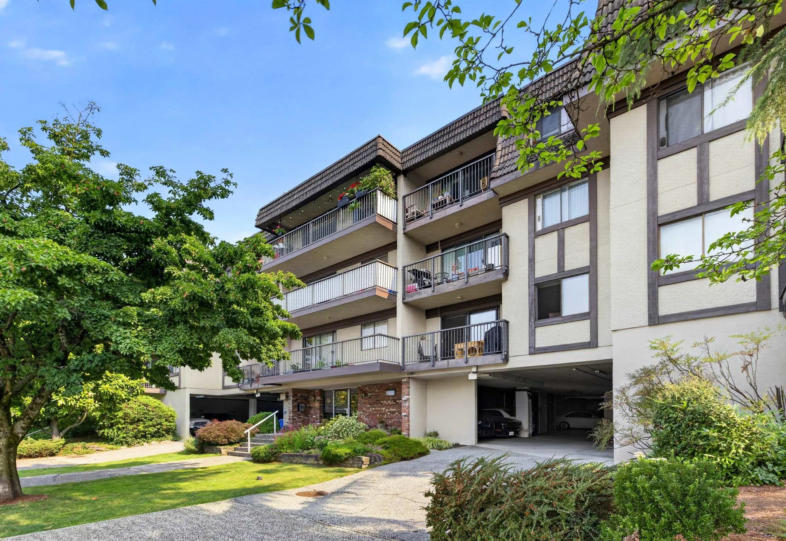 252 W 2nd Street #307