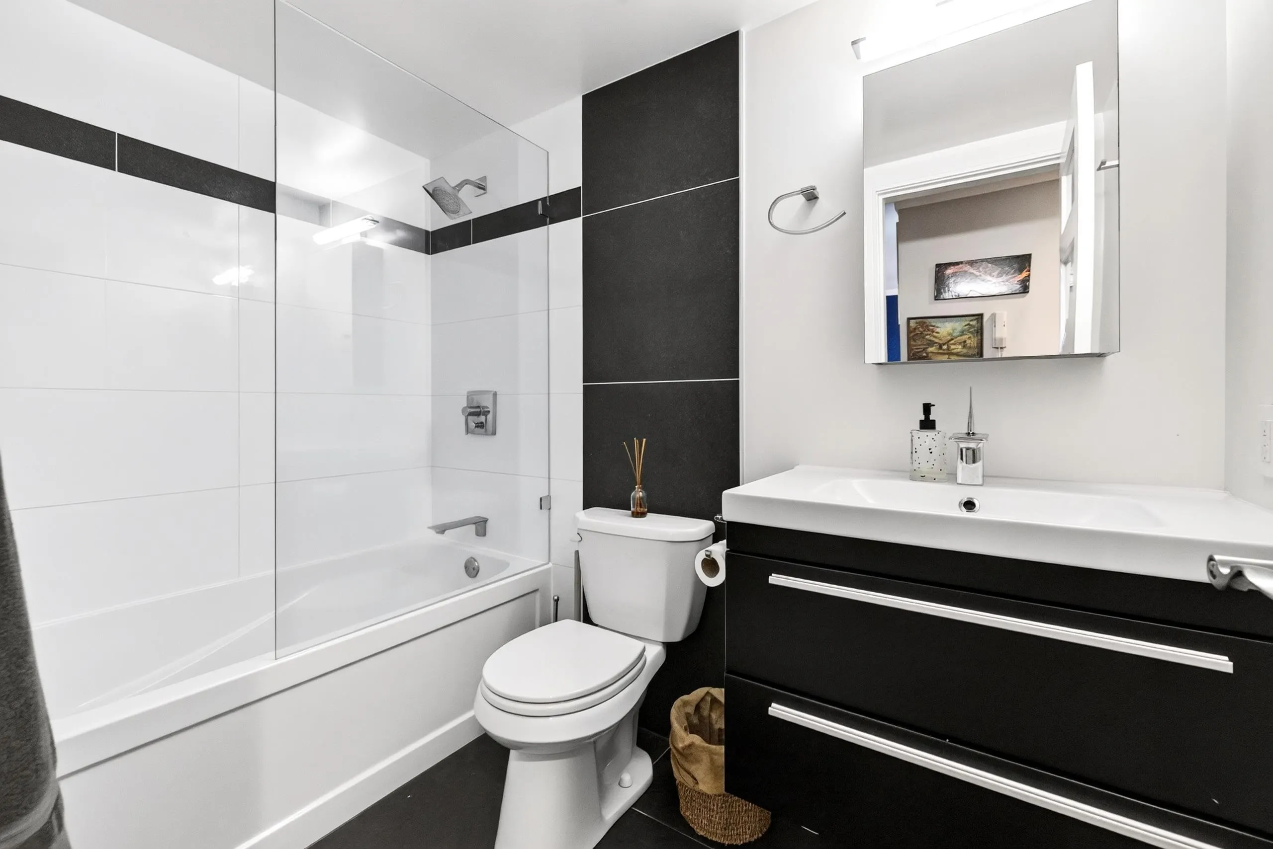 252 W 2nd Street #307