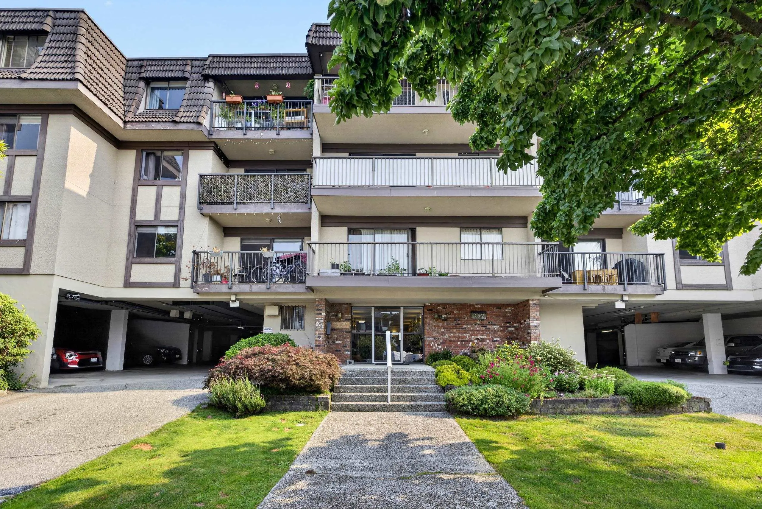 252 W 2nd Street #307