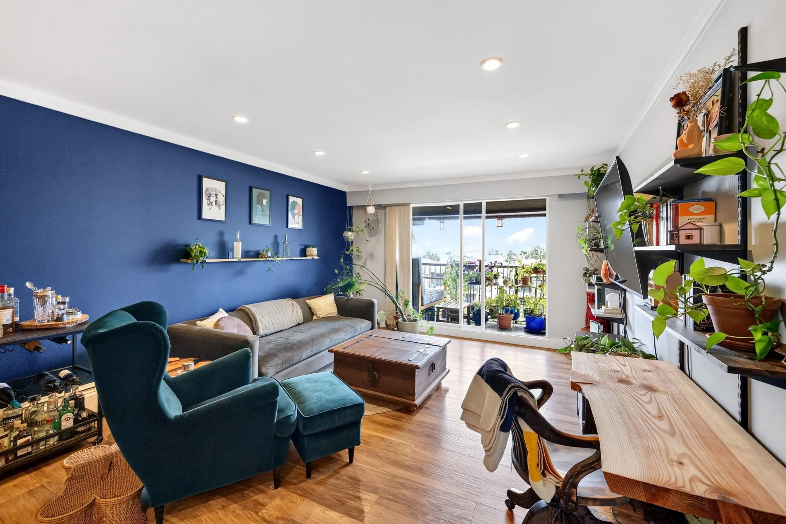 252 W 2nd Street #307