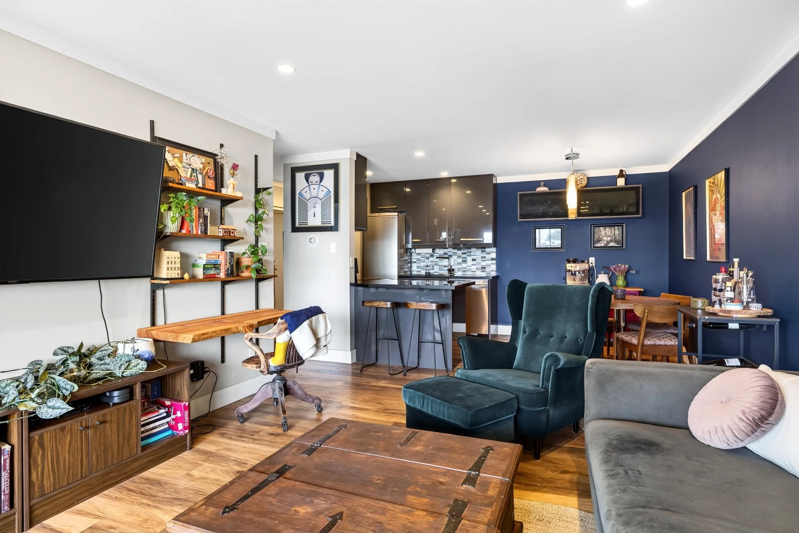 252 W 2nd Street #307