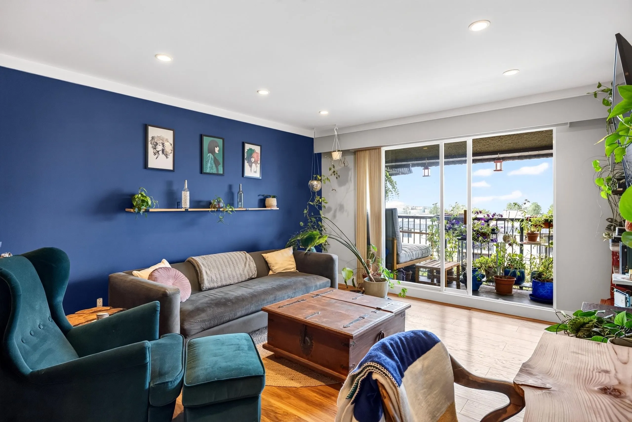 252 W 2nd Street #307