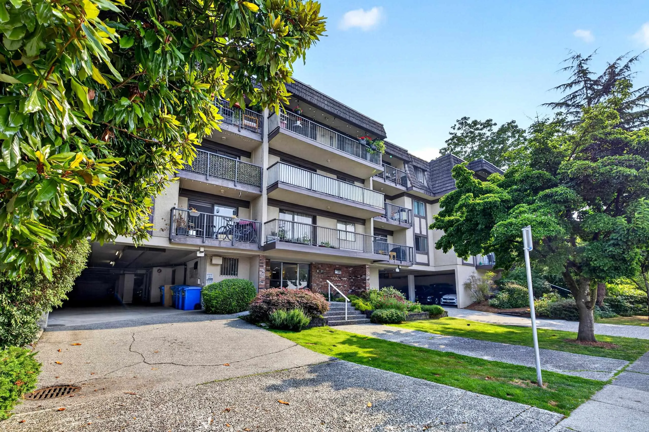 252 W 2nd Street #307