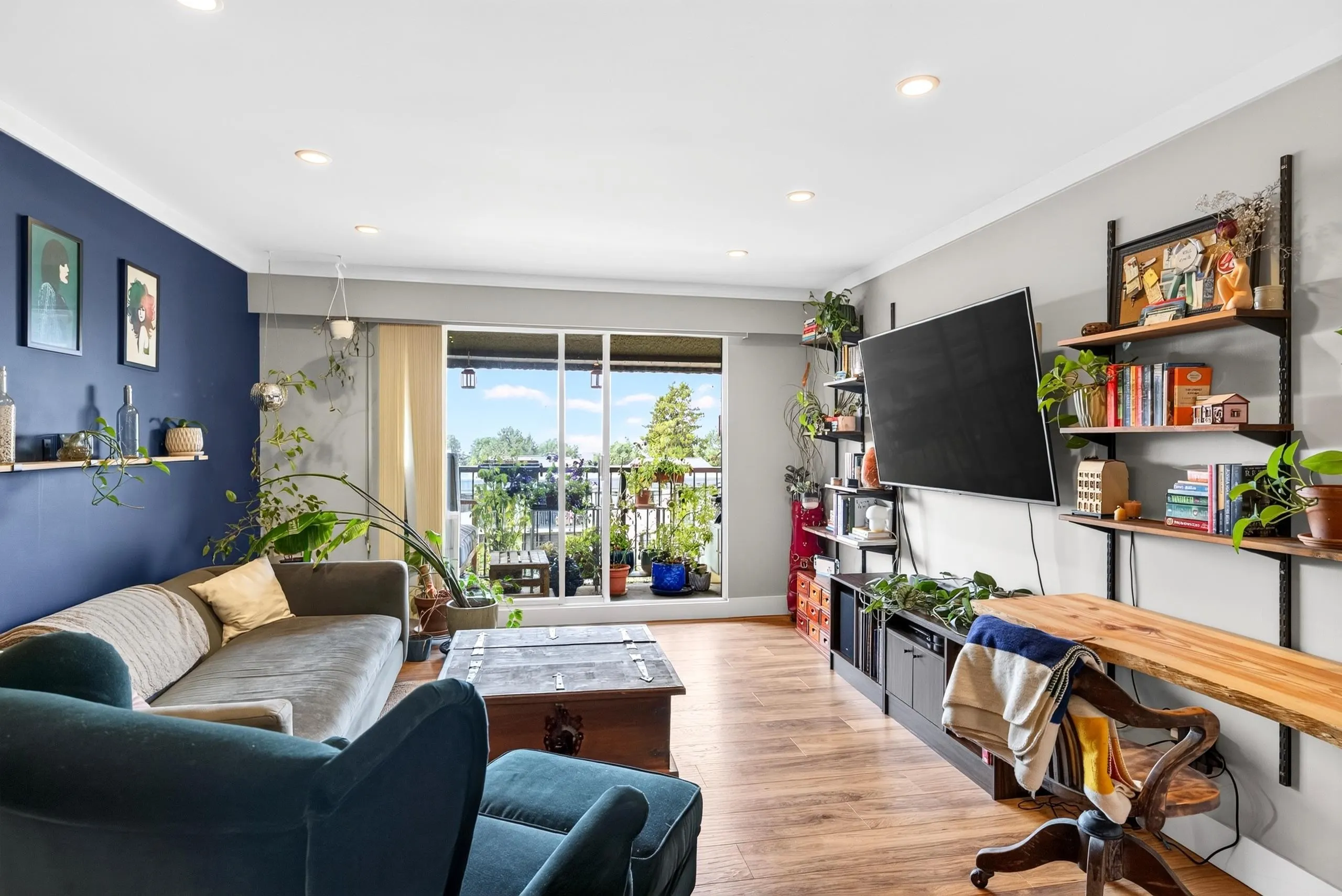 252 W 2nd Street #307