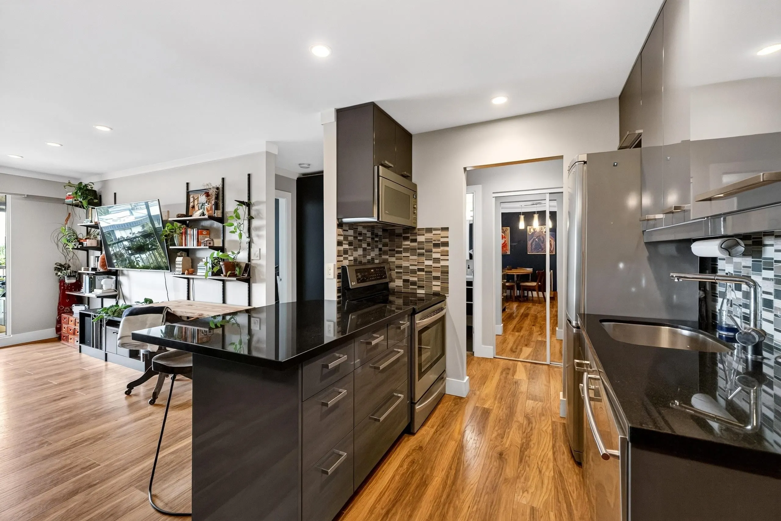 252 W 2nd Street #307