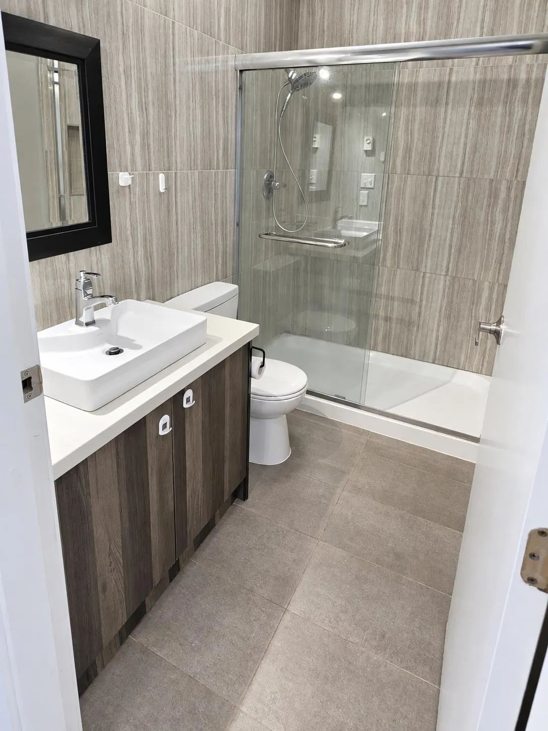2211 No. 4 Road #204