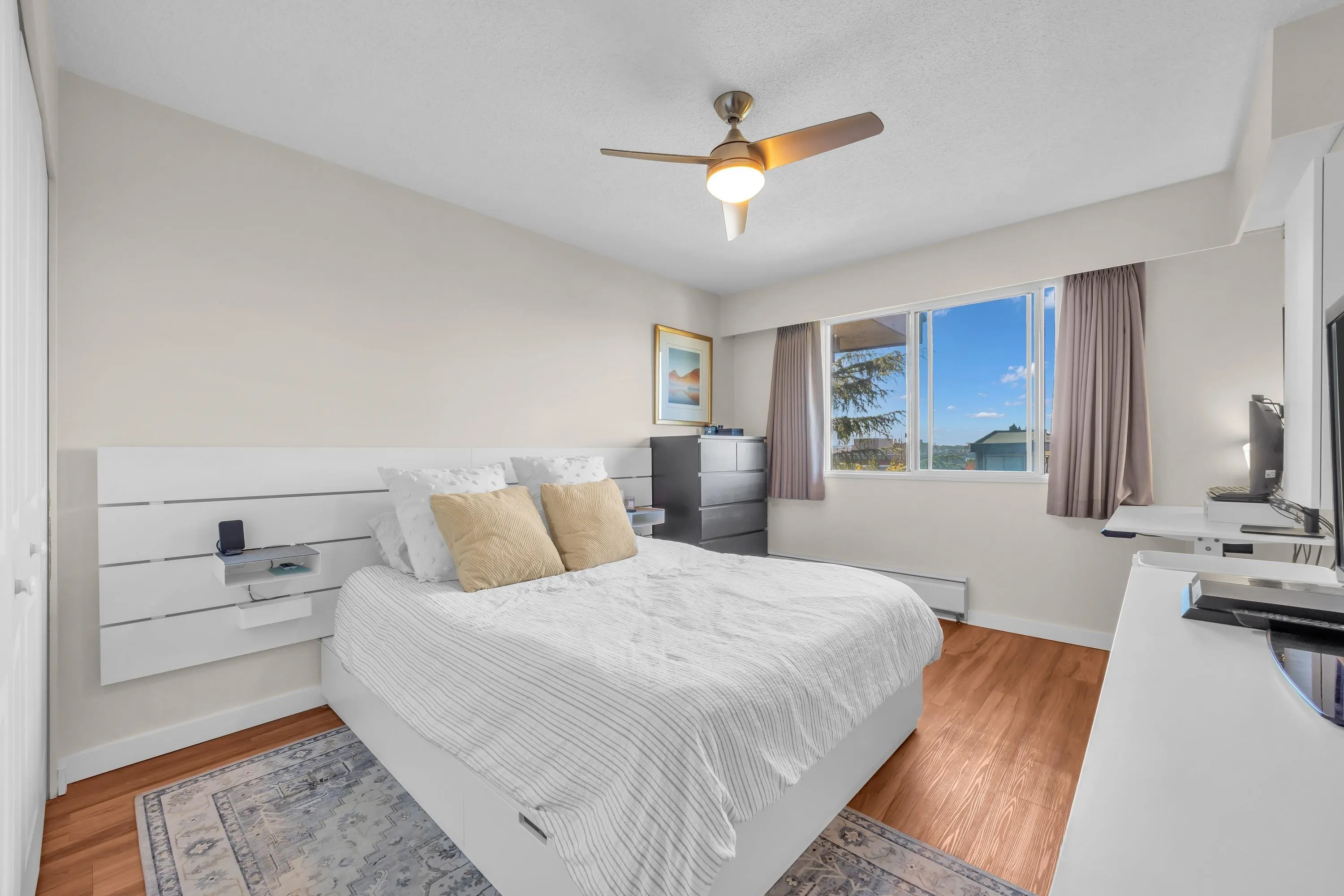 252 W 2nd Street #205