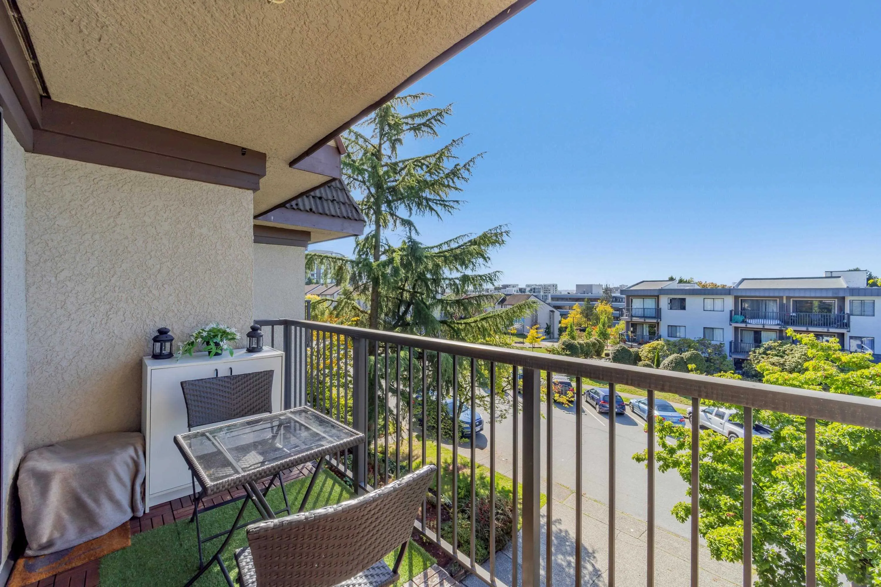 252 W 2nd Street #205