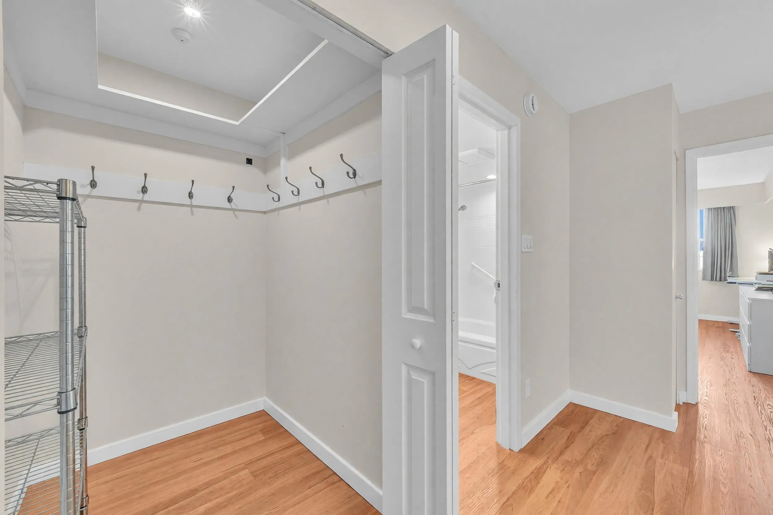 252 W 2nd Street #205