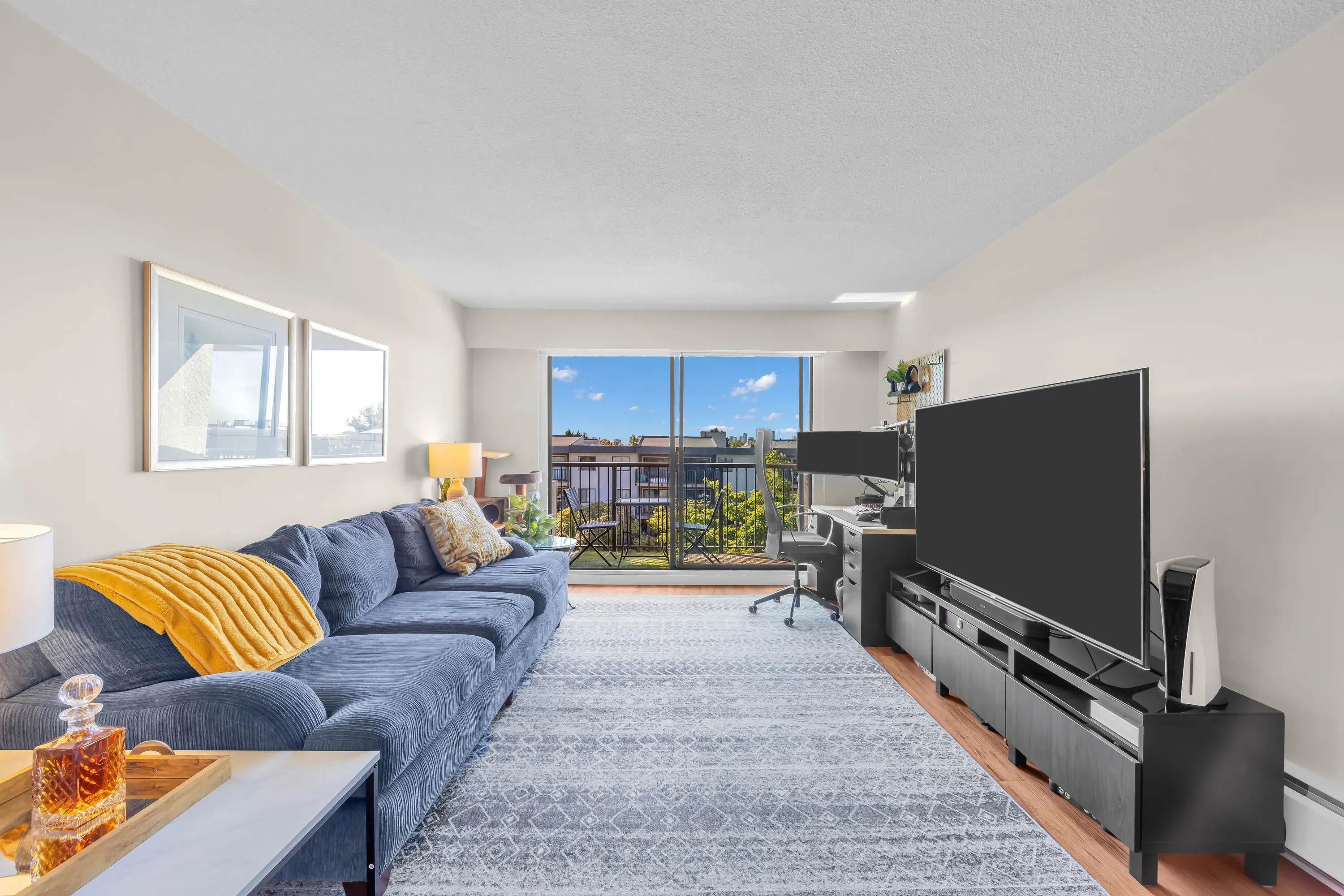 252 W 2nd Street #205